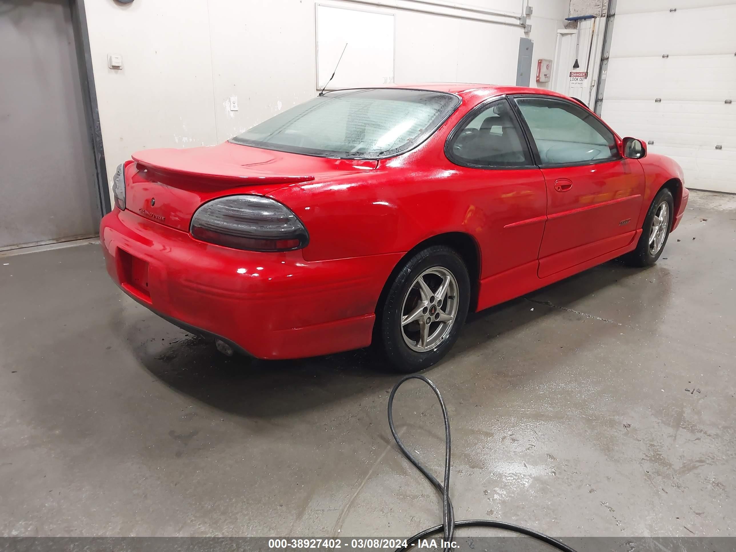 Photo 3 VIN: 1G2WR12182F134528 - PONTIAC GRAND PRIX 