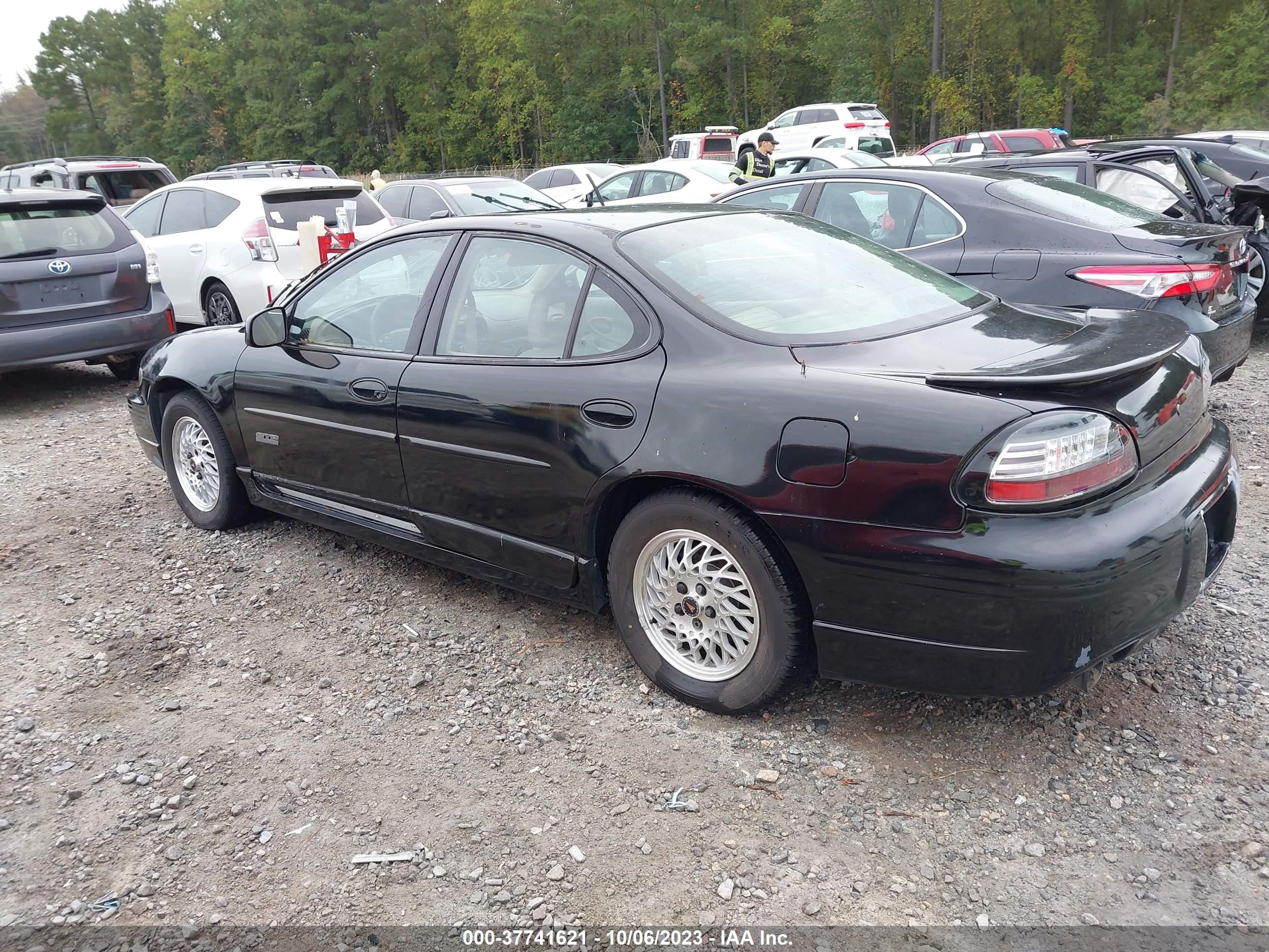 Photo 2 VIN: 1G2WR5211XF238082 - PONTIAC GRAND PRIX 