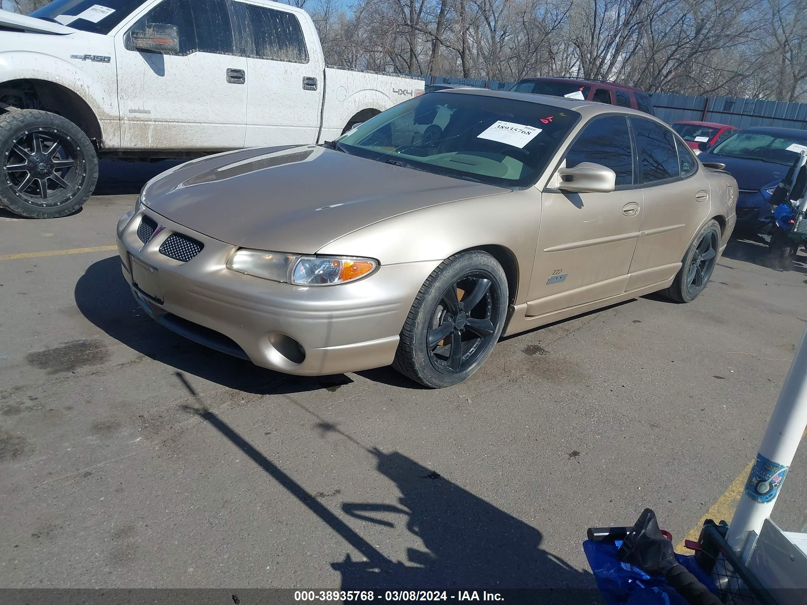 Photo 1 VIN: 1G2WR5212YF281069 - PONTIAC GRAND PRIX 