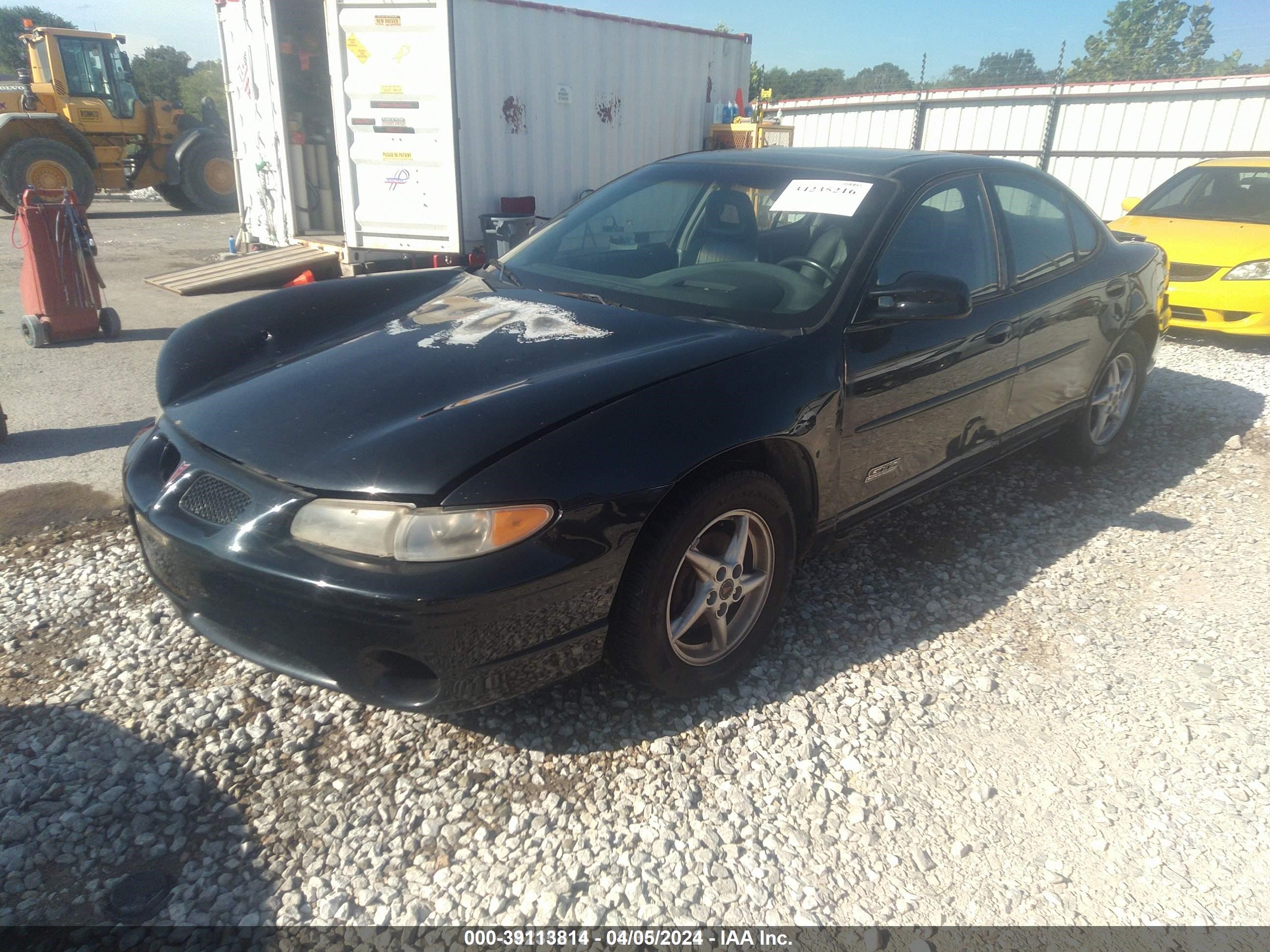 Photo 2 VIN: 1G2WR52182F285120 - PONTIAC GRAND PRIX 