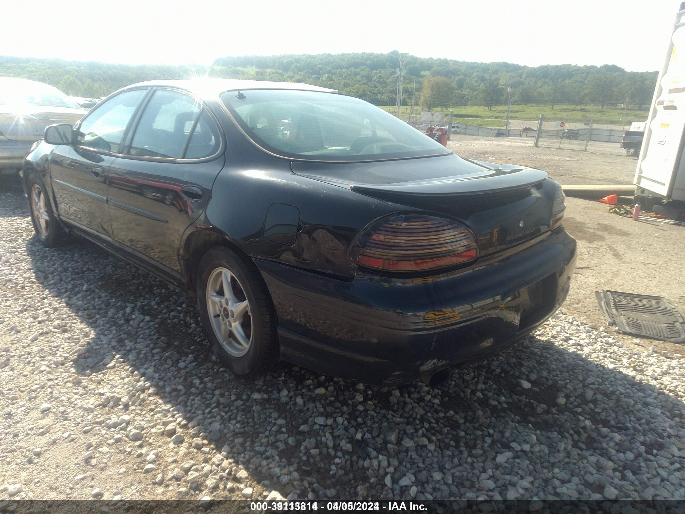 Photo 3 VIN: 1G2WR52182F285120 - PONTIAC GRAND PRIX 