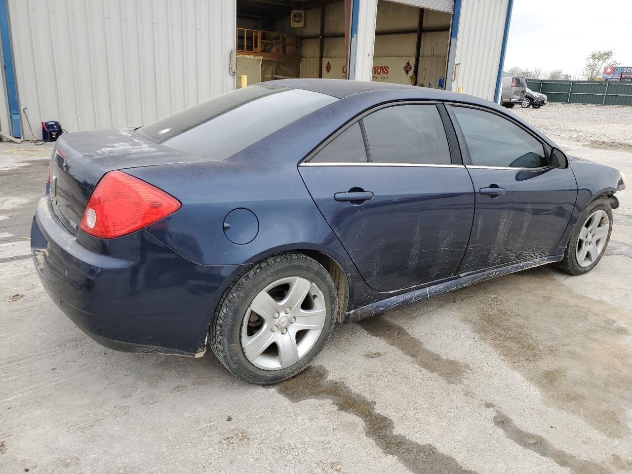 Photo 2 VIN: 1G2ZA5E04A4127195 - PONTIAC G6 