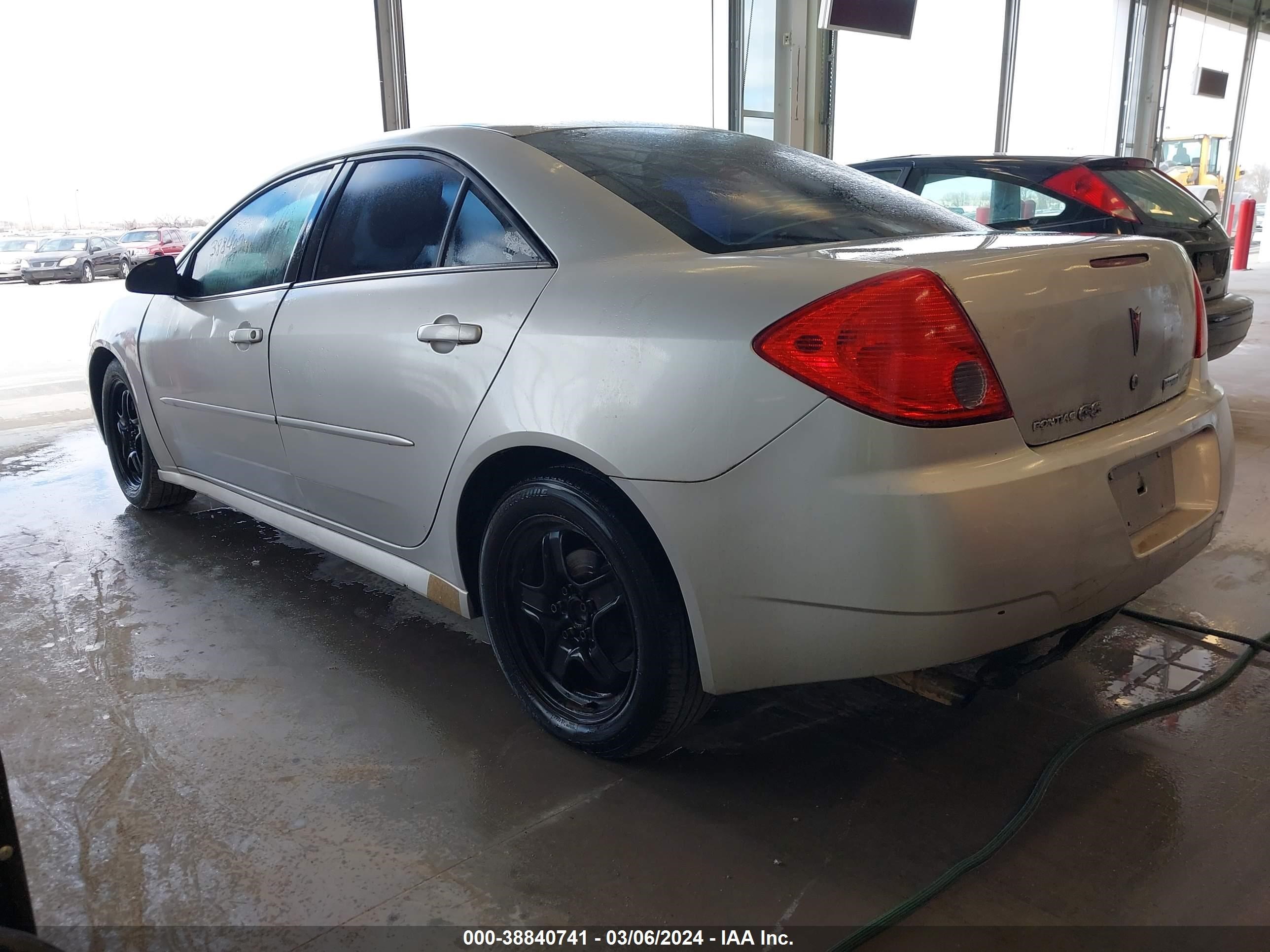 Photo 2 VIN: 1G2ZA5E05A4160027 - PONTIAC G6 