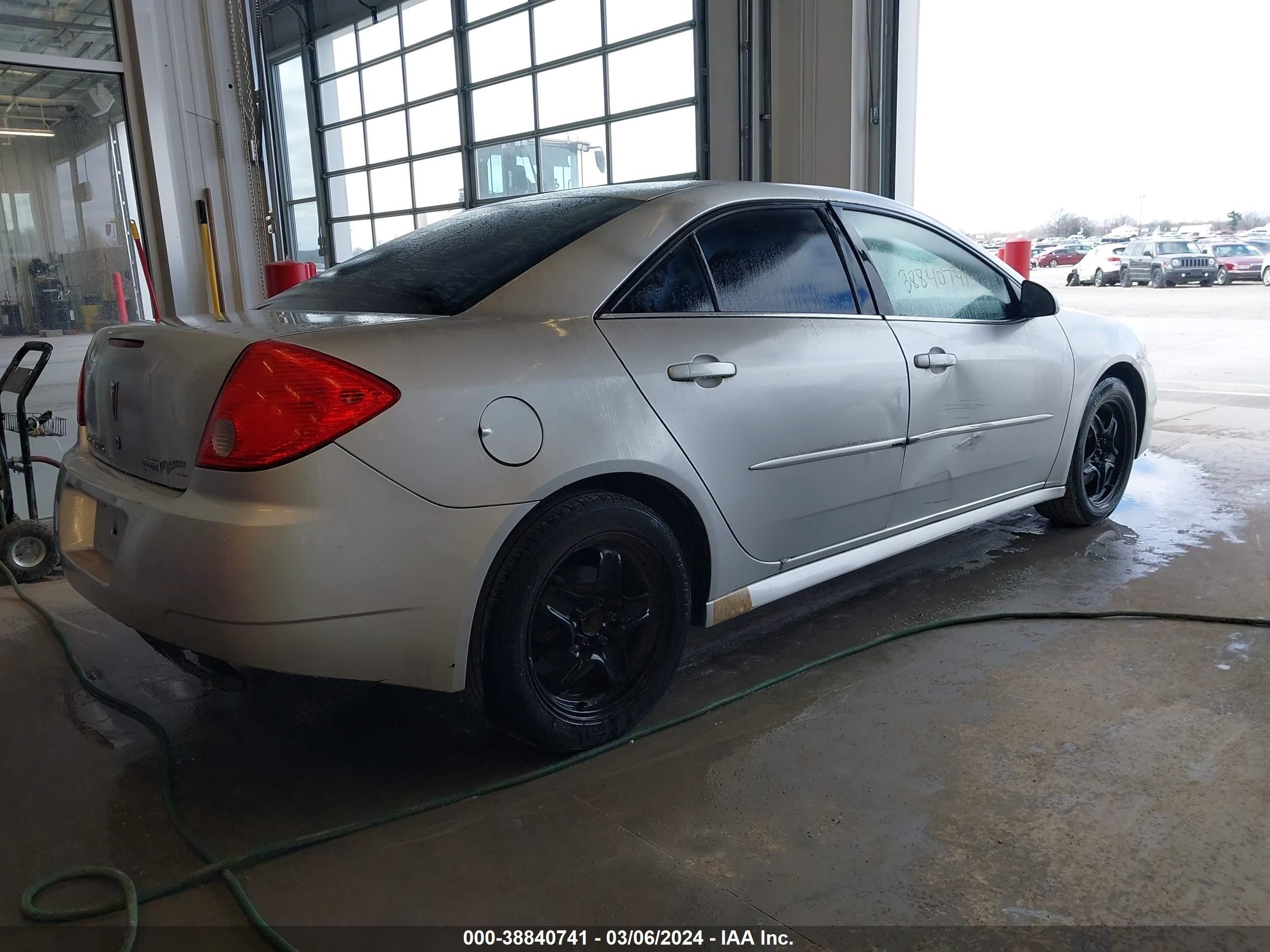 Photo 3 VIN: 1G2ZA5E05A4160027 - PONTIAC G6 