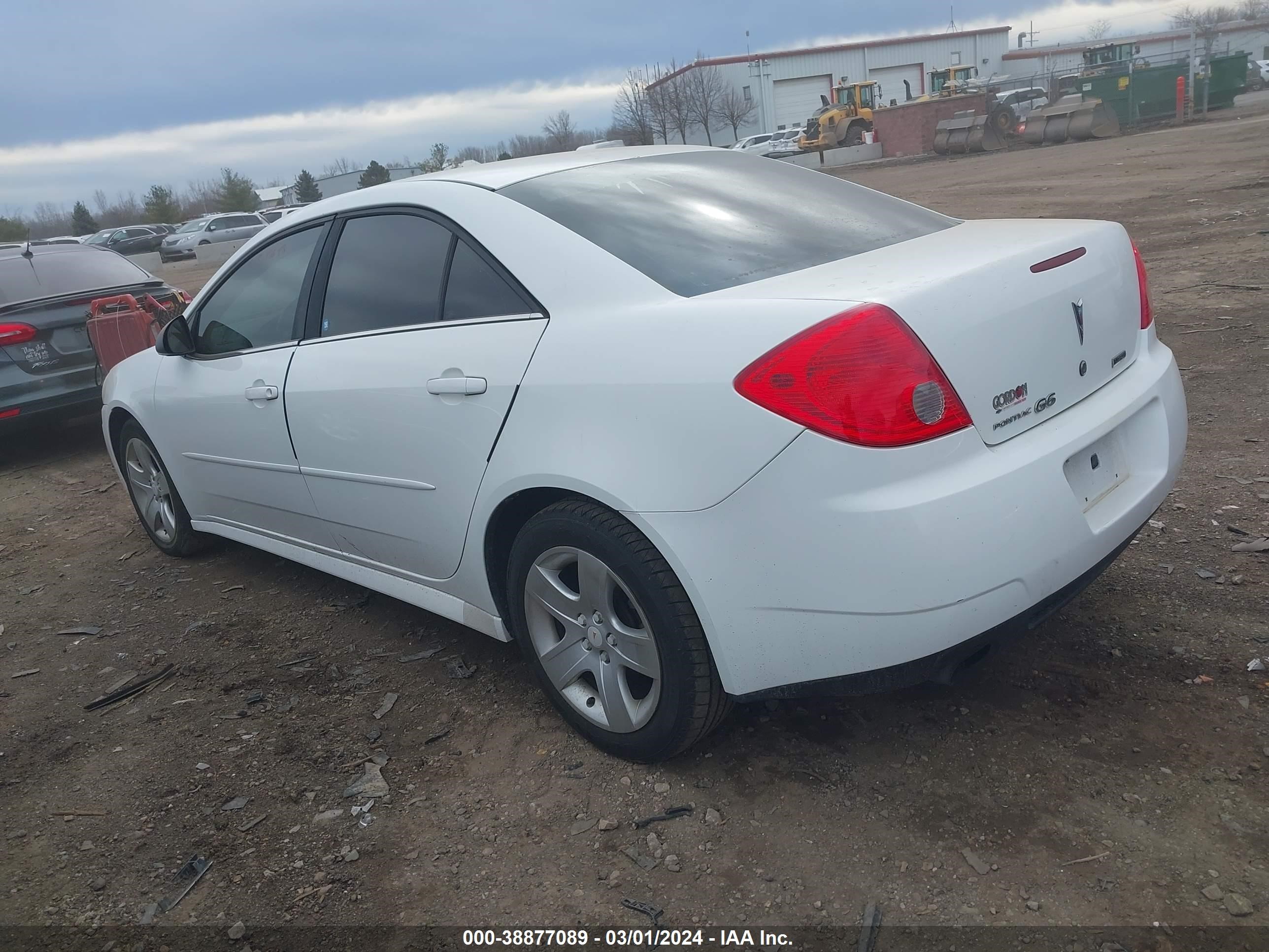 Photo 2 VIN: 1G2ZA5E0XA4140548 - PONTIAC G6 