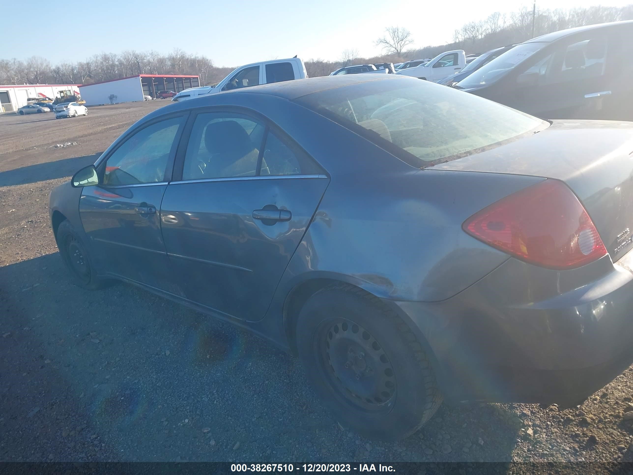 Photo 2 VIN: 1G2ZF55BX64273921 - PONTIAC G6 