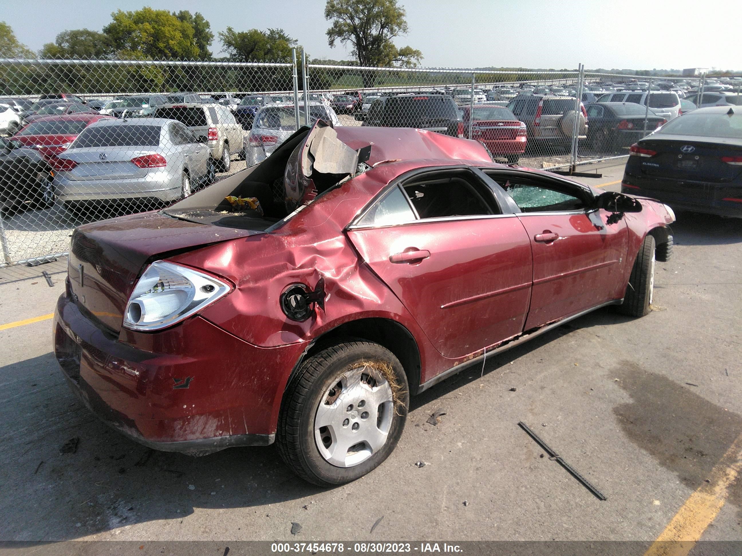 Photo 3 VIN: 1G2ZF57B184181886 - PONTIAC G6 