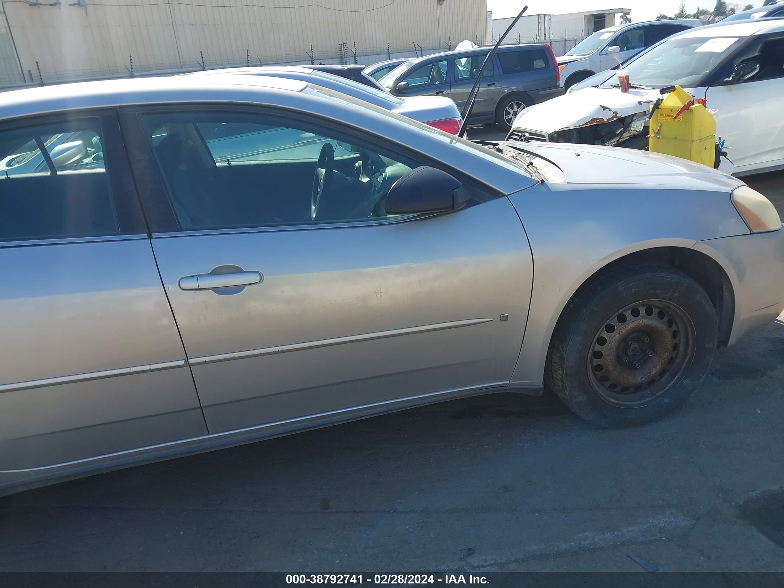 Photo 12 VIN: 1G2ZF58B974106141 - PONTIAC G6 