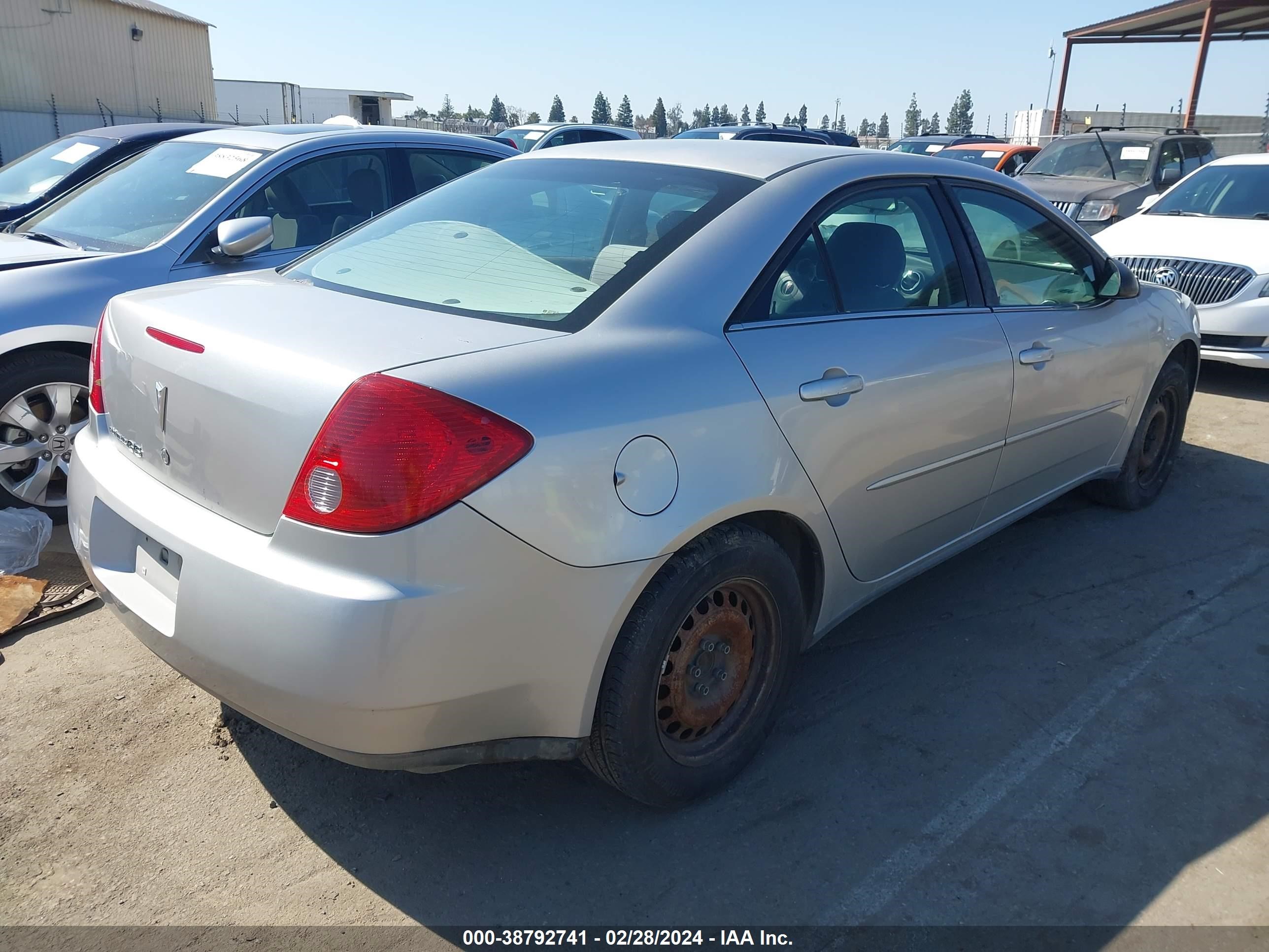 Photo 3 VIN: 1G2ZF58B974106141 - PONTIAC G6 