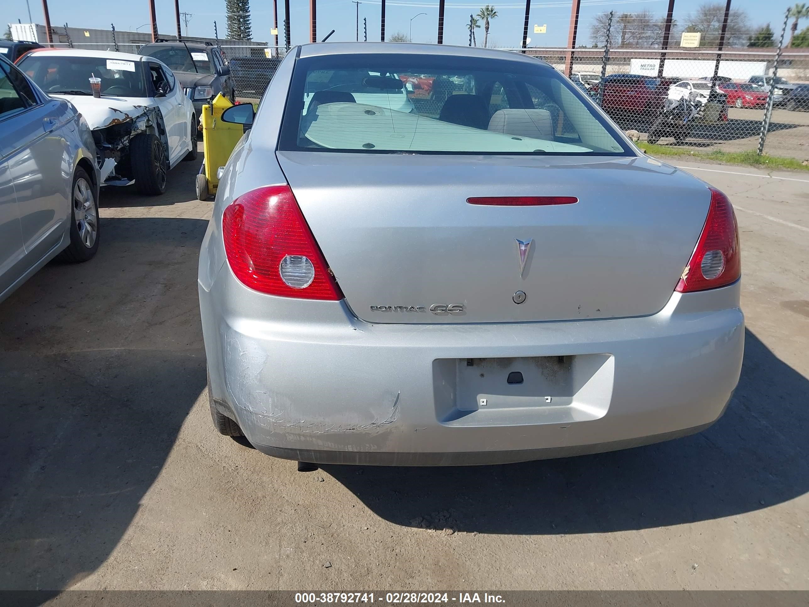 Photo 5 VIN: 1G2ZF58B974106141 - PONTIAC G6 