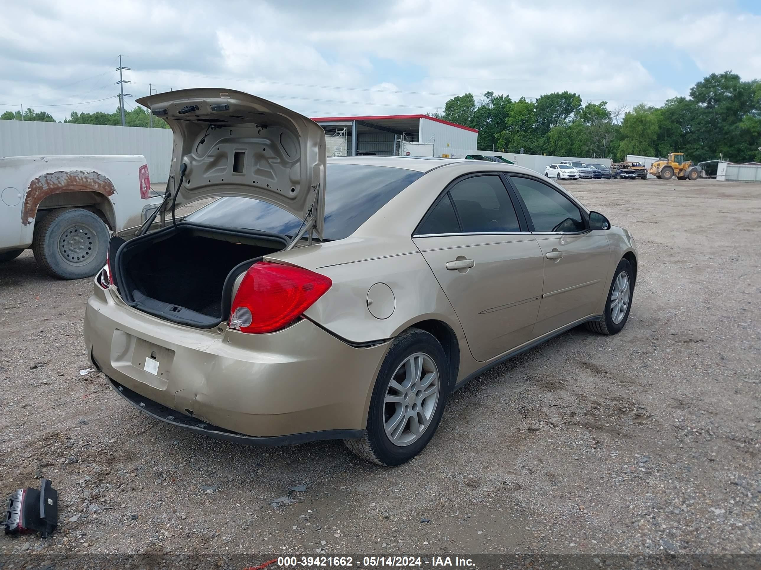 Photo 3 VIN: 1G2ZG528354141331 - PONTIAC G6 