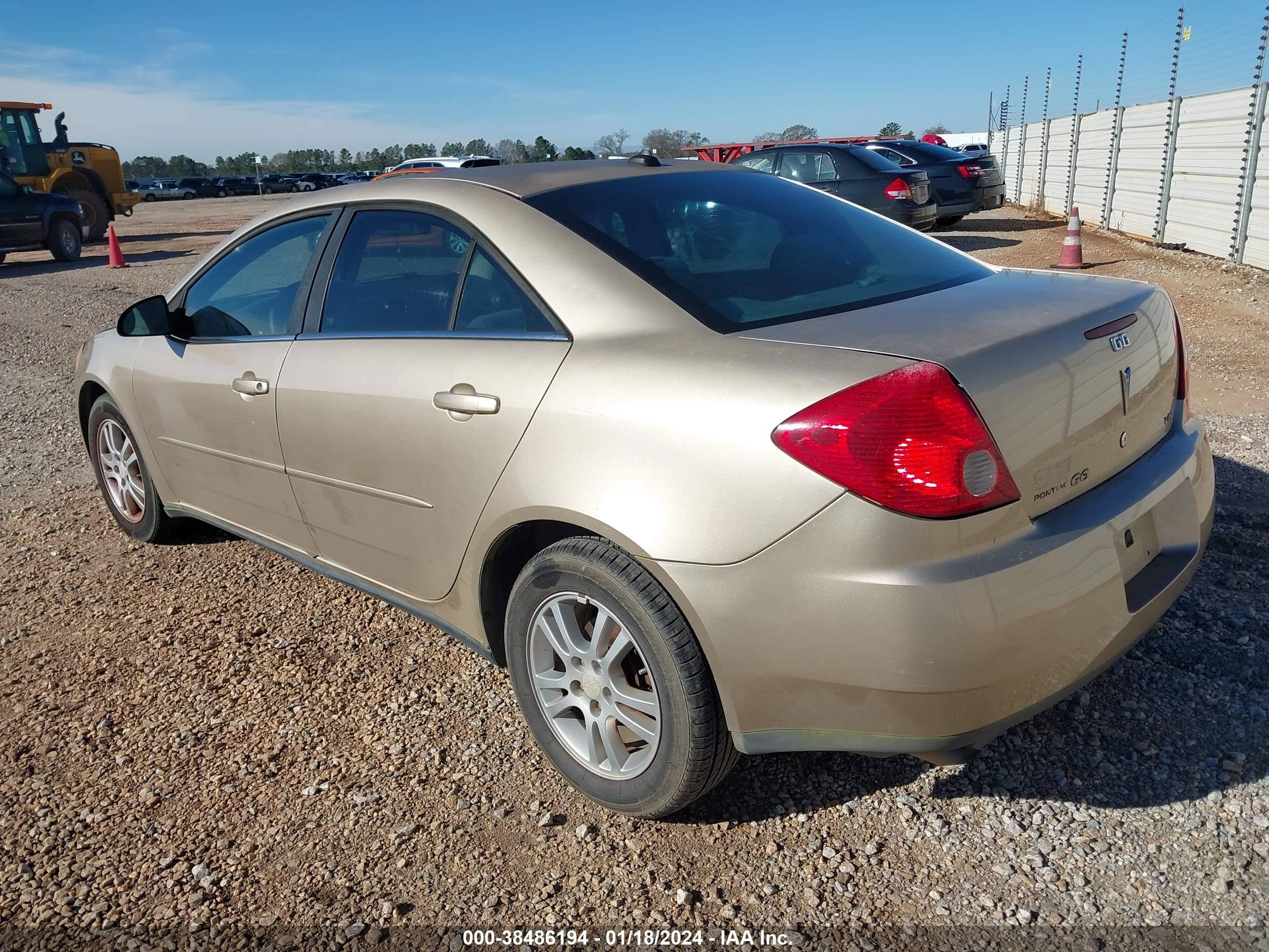 Photo 2 VIN: 1G2ZG528454128149 - PONTIAC G6 