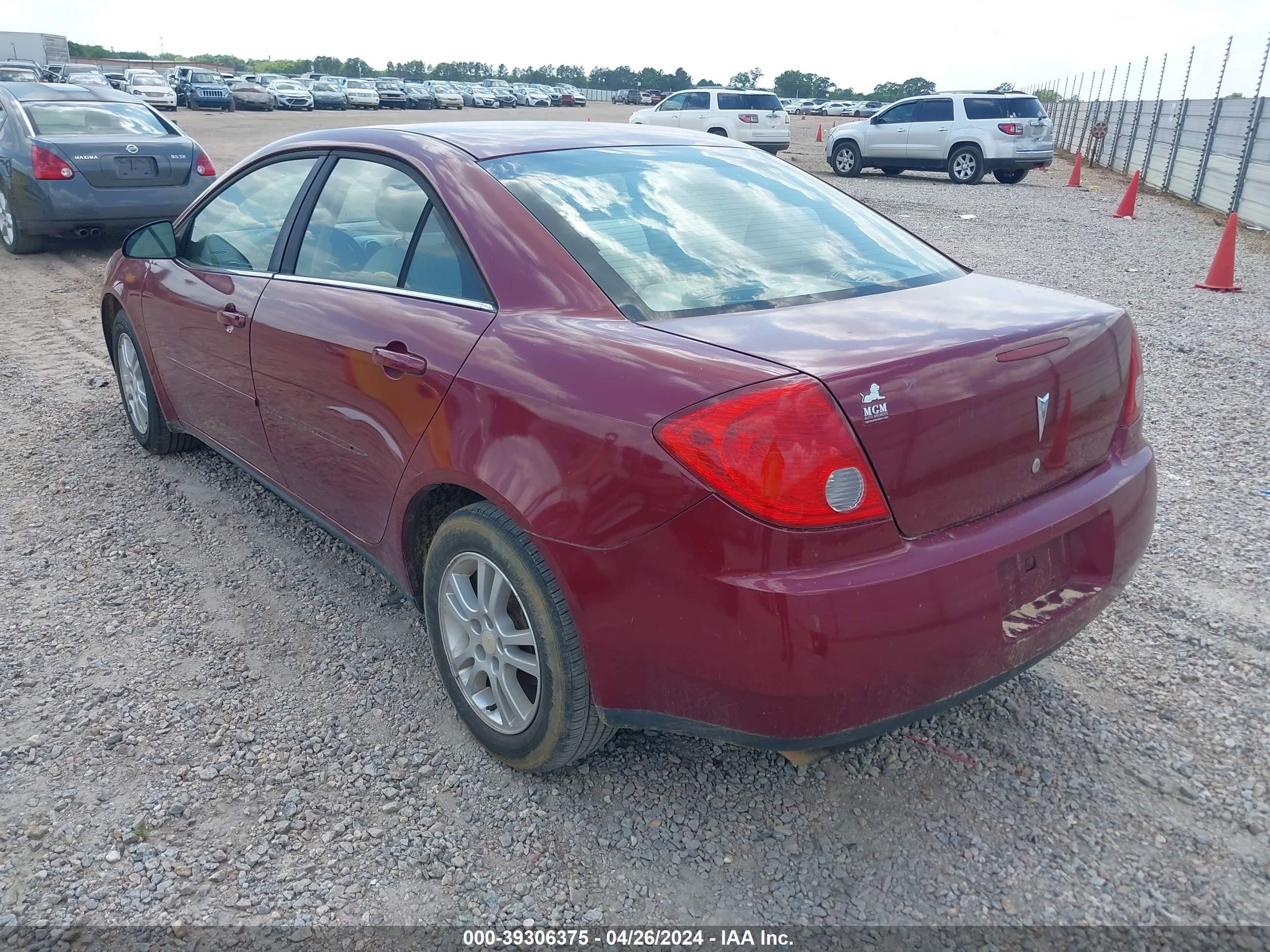 Photo 2 VIN: 1G2ZG528454173916 - PONTIAC G6 