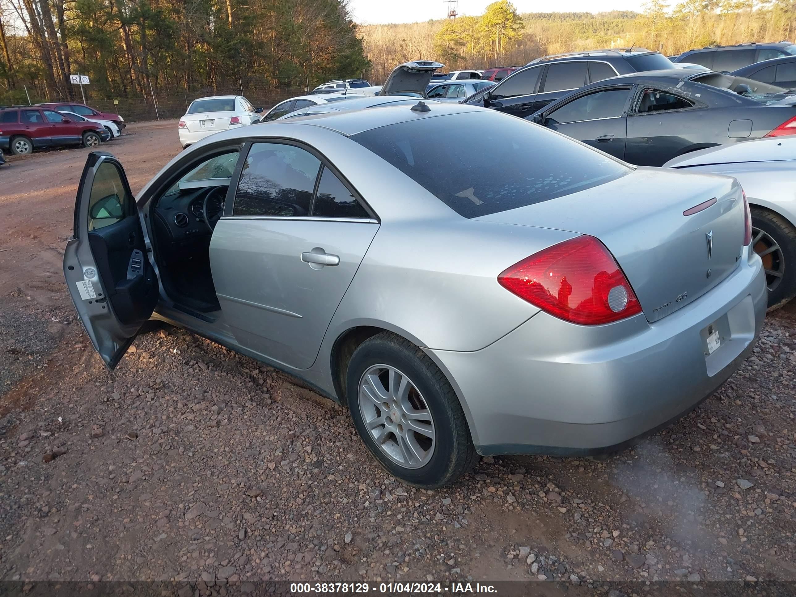 Photo 2 VIN: 1G2ZG528854171506 - PONTIAC G6 