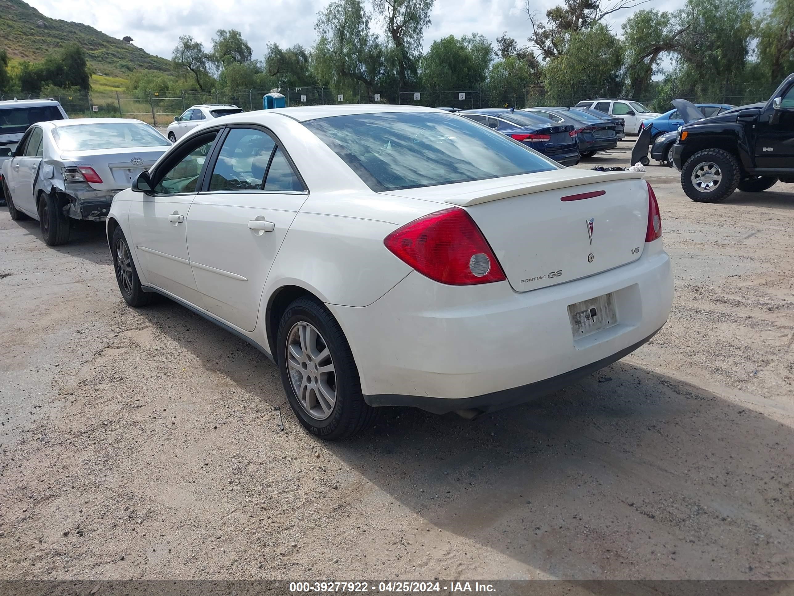 Photo 2 VIN: 1G2ZG558364107838 - PONTIAC G6 