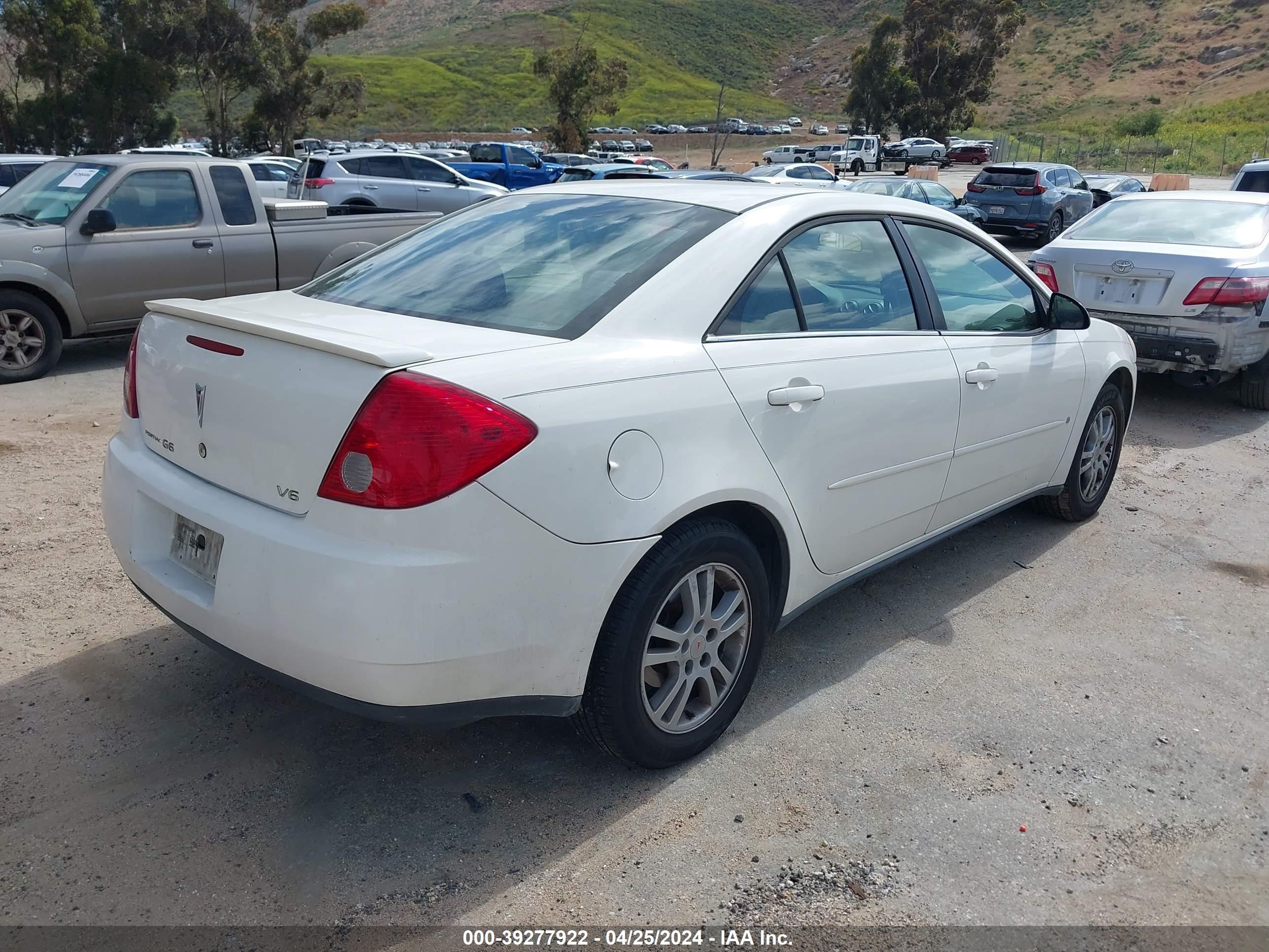 Photo 3 VIN: 1G2ZG558364107838 - PONTIAC G6 