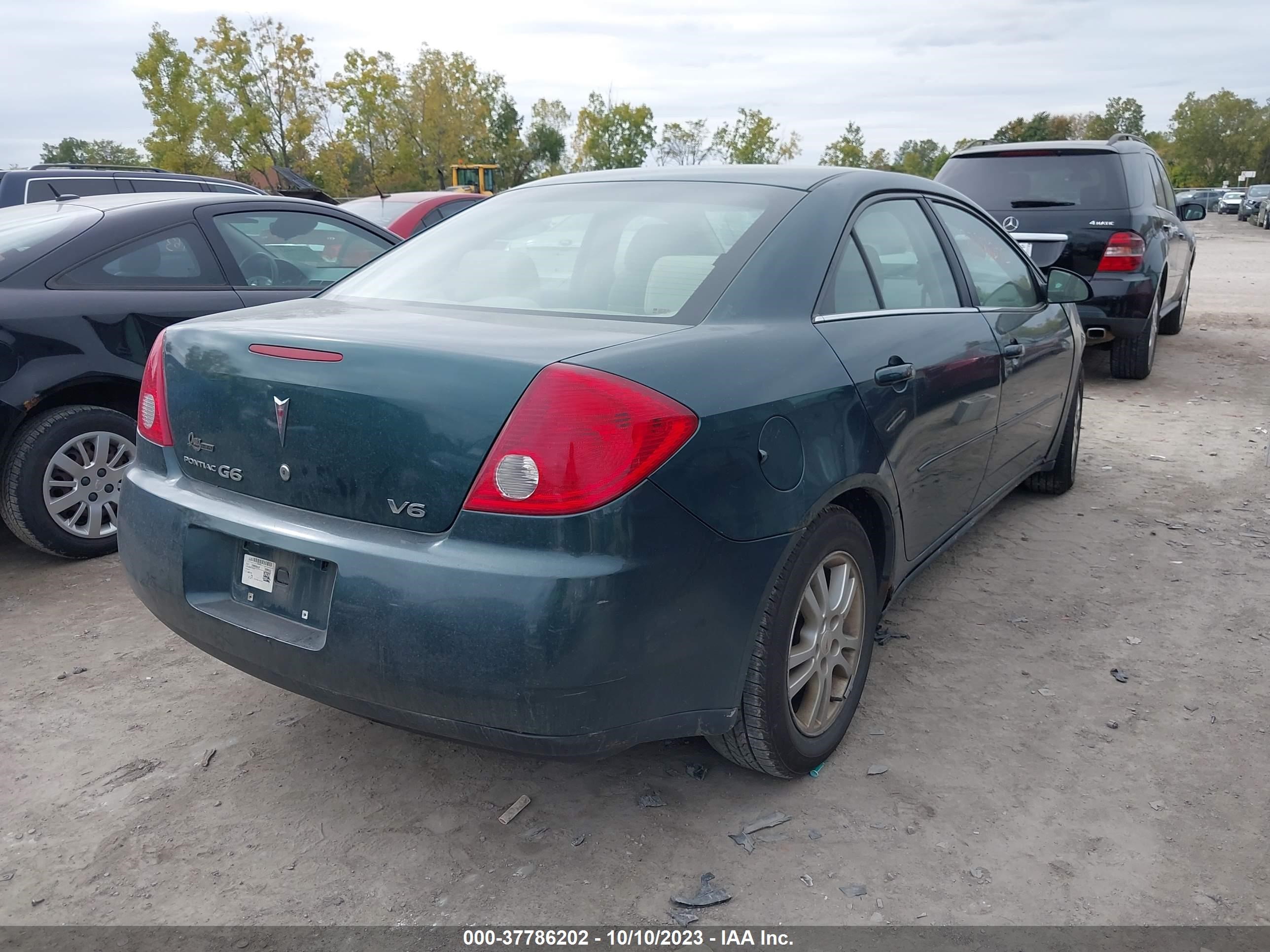 Photo 3 VIN: 1G2ZG558364155744 - PONTIAC G6 