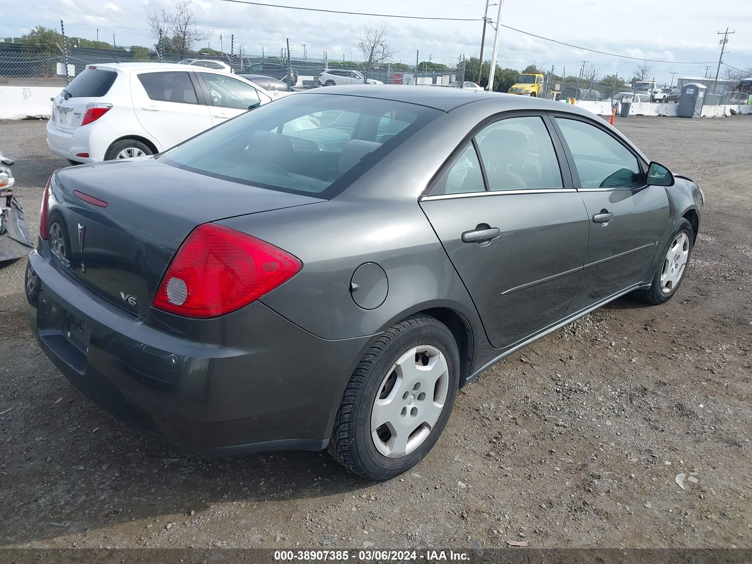 Photo 3 VIN: 1G2ZG558364258162 - PONTIAC G6 