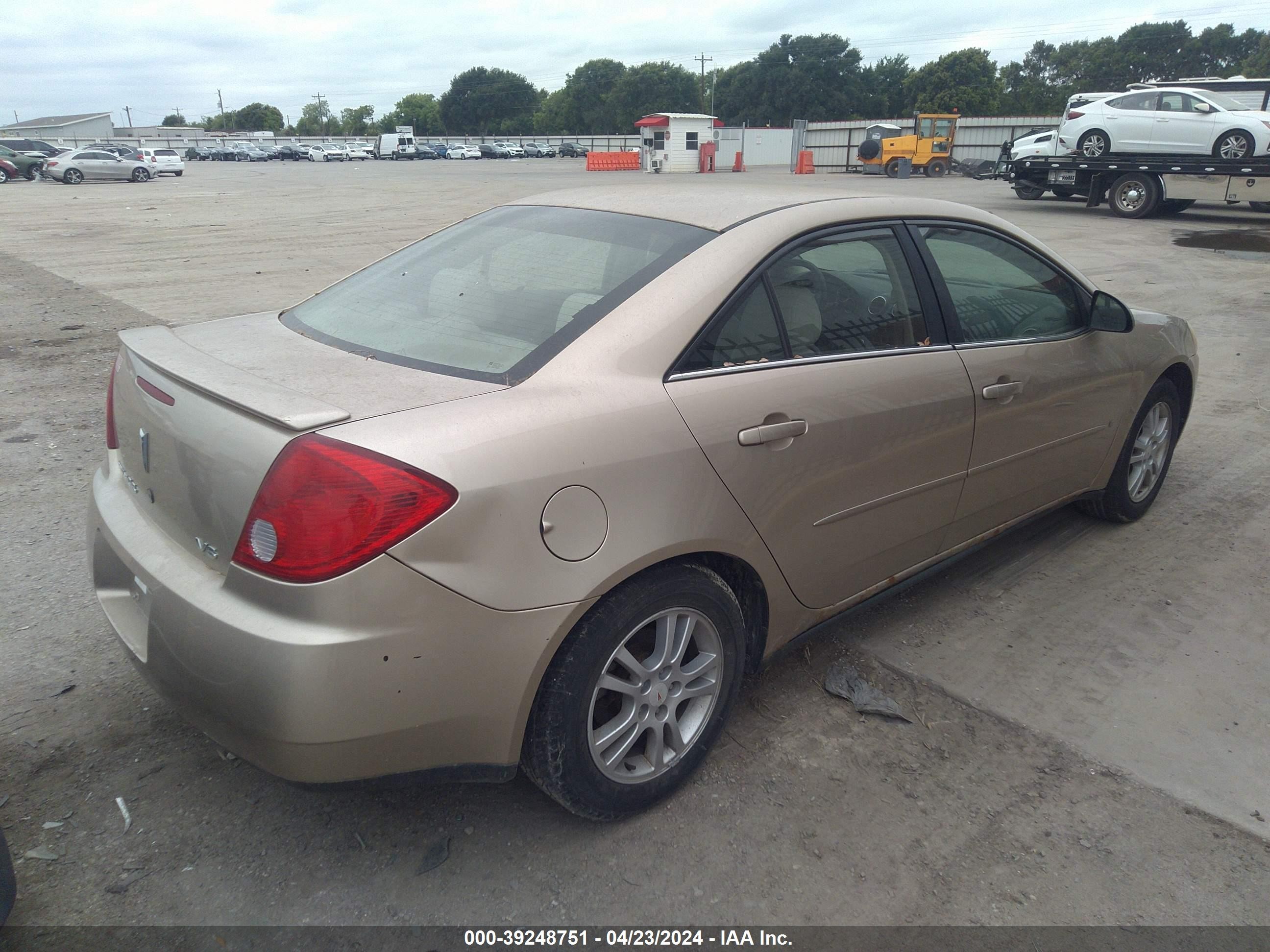 Photo 3 VIN: 1G2ZG558564137827 - PONTIAC G6 