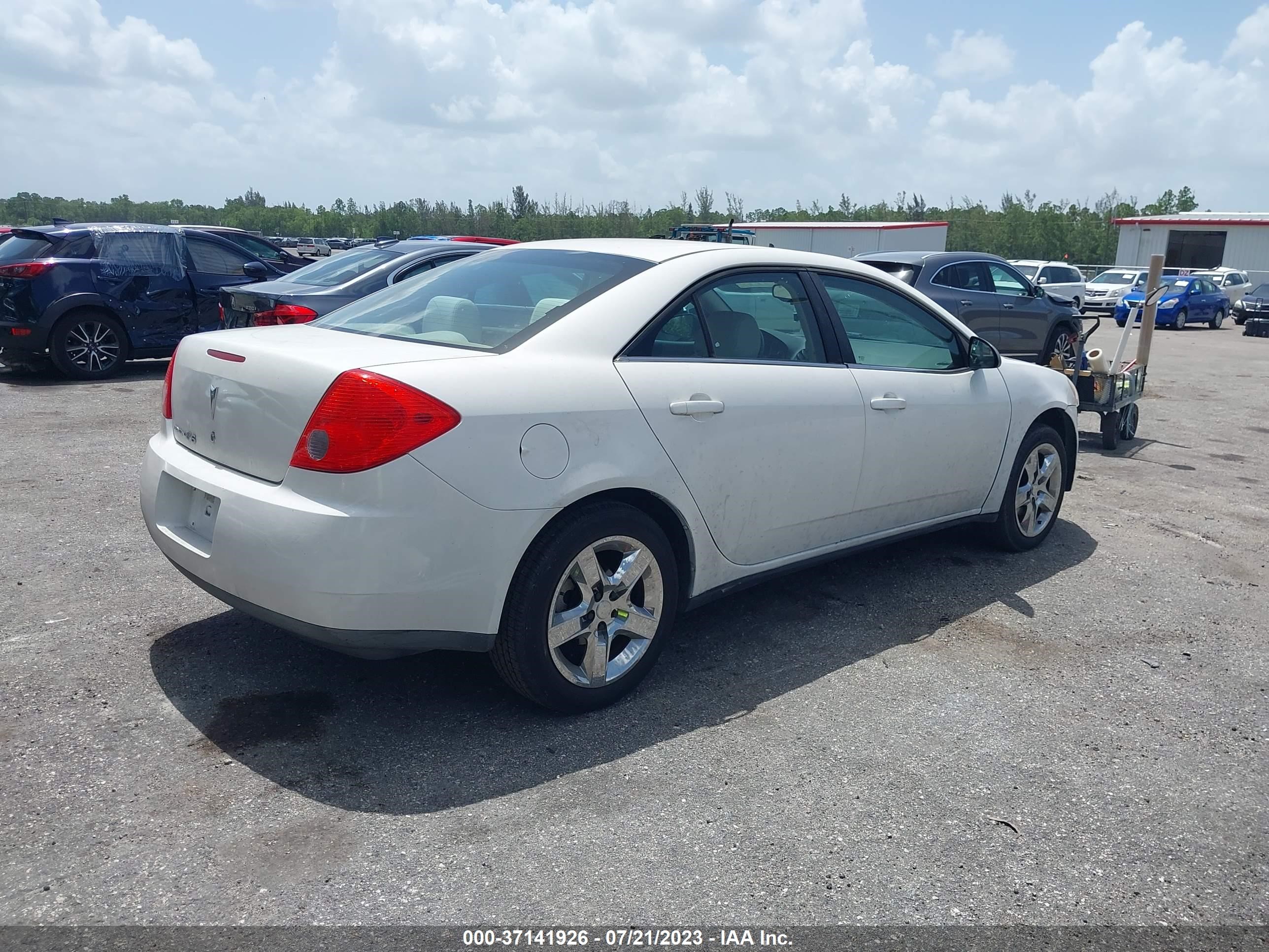 Photo 3 VIN: 1G2ZG57B094114372 - PONTIAC G6 