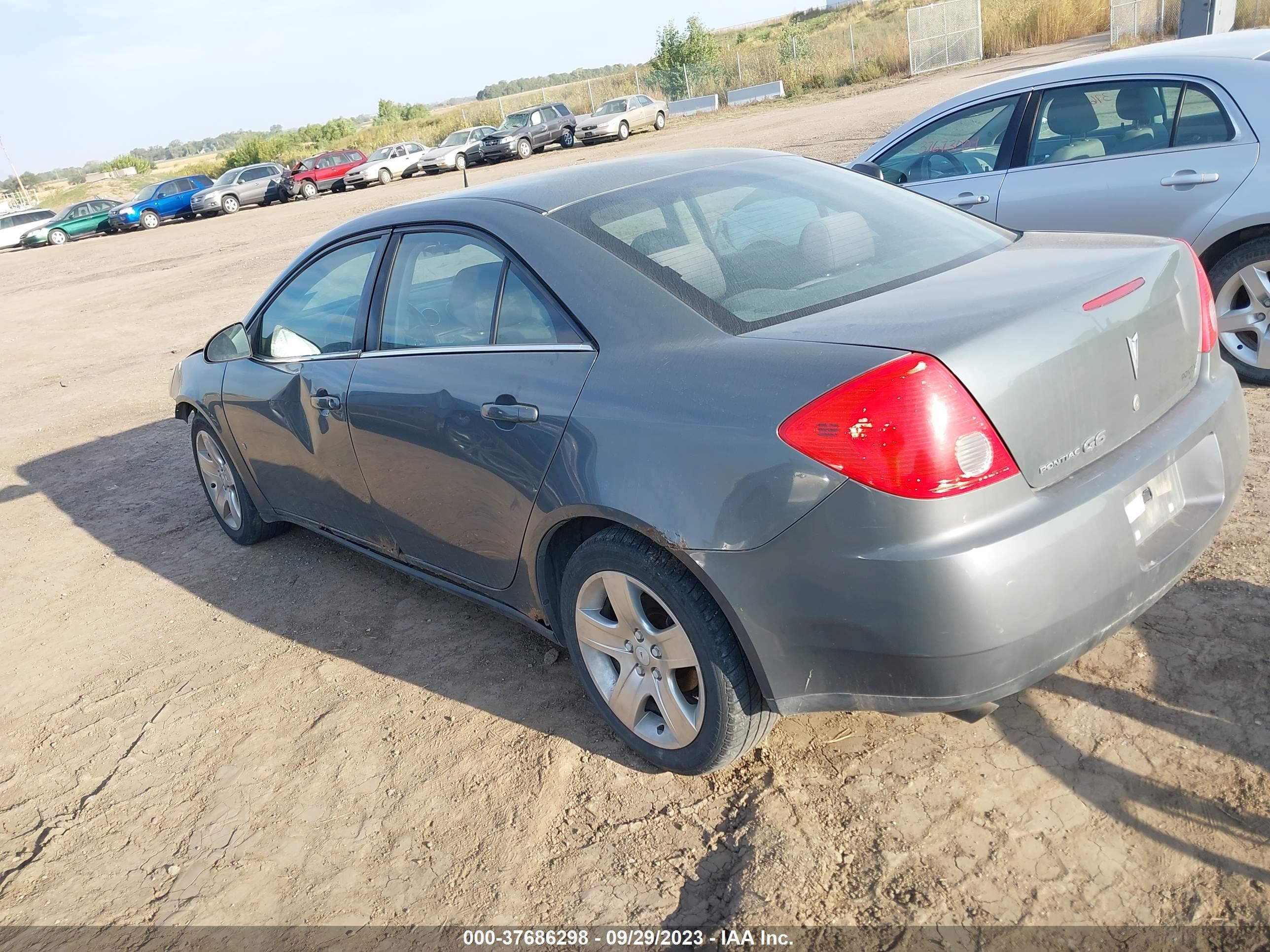 Photo 2 VIN: 1G2ZG57B384264376 - PONTIAC G6 