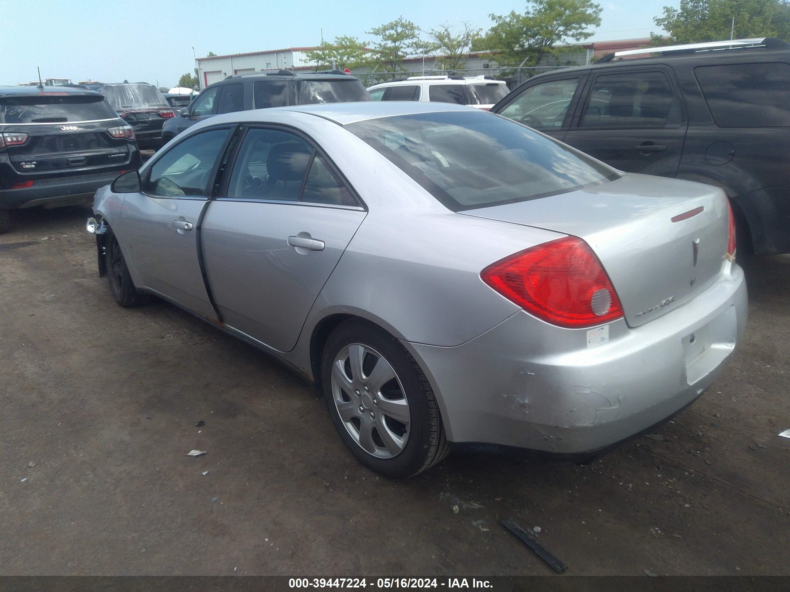 Photo 2 VIN: 1G2ZG57B394136592 - PONTIAC G6 