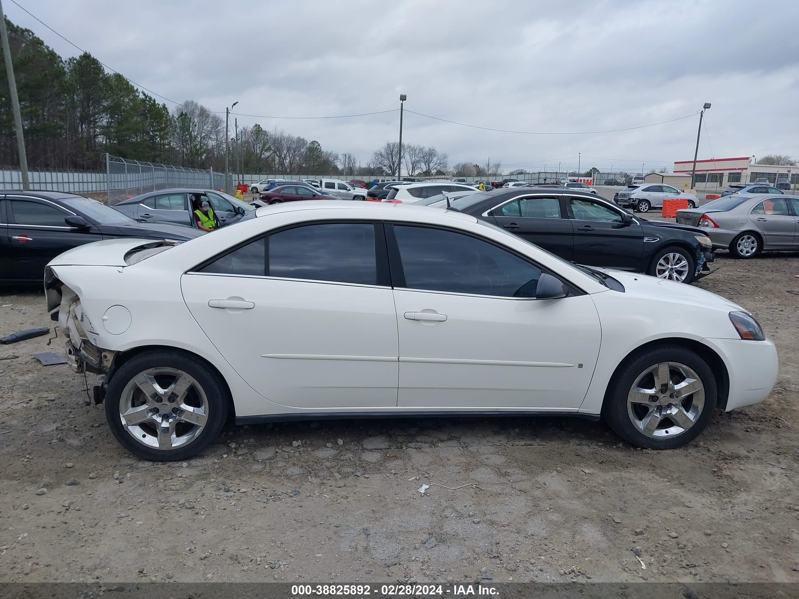 Photo 13 VIN: 1G2ZG57B584116536 - PONTIAC G6 