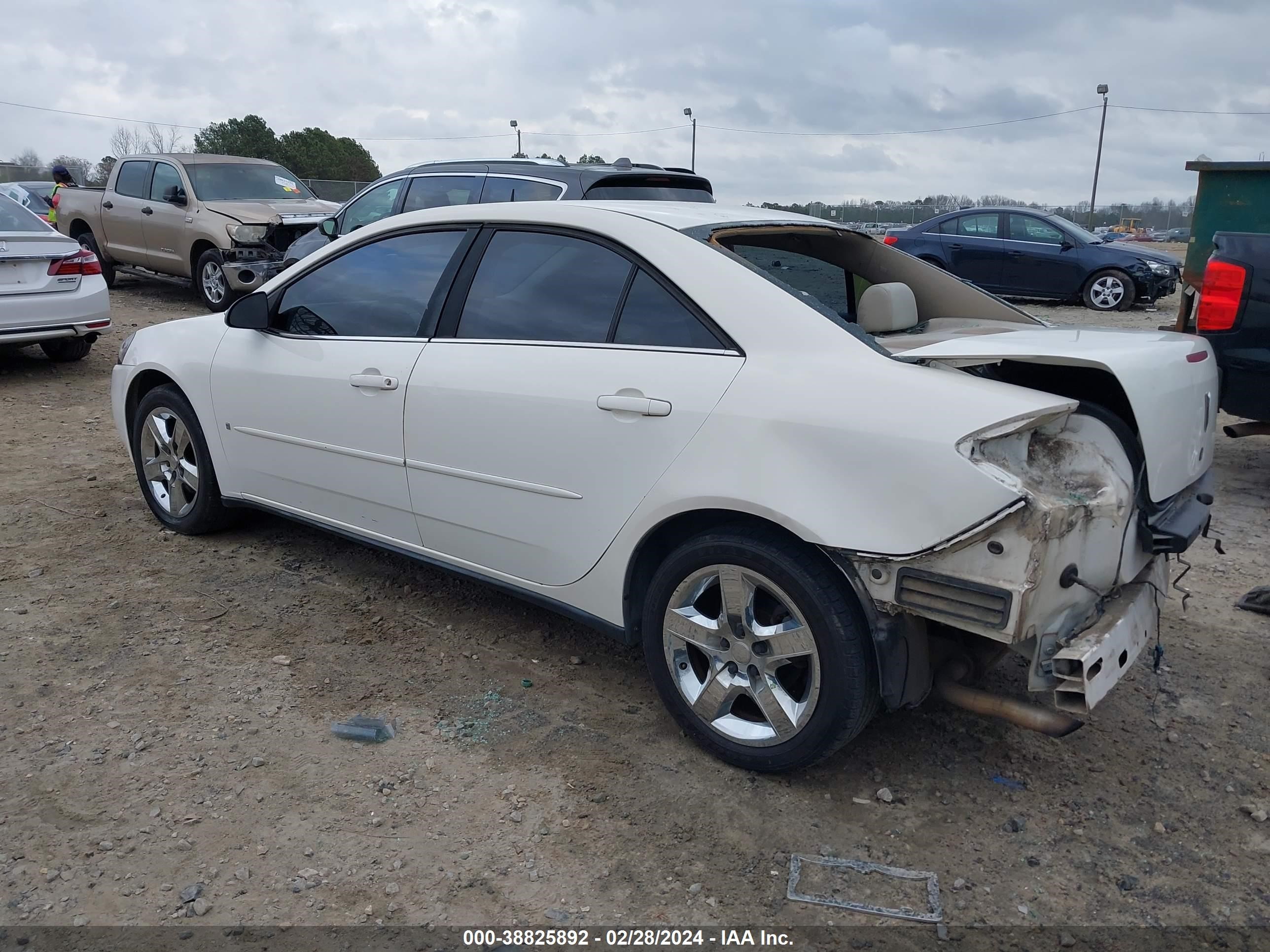 Photo 2 VIN: 1G2ZG57B584116536 - PONTIAC G6 