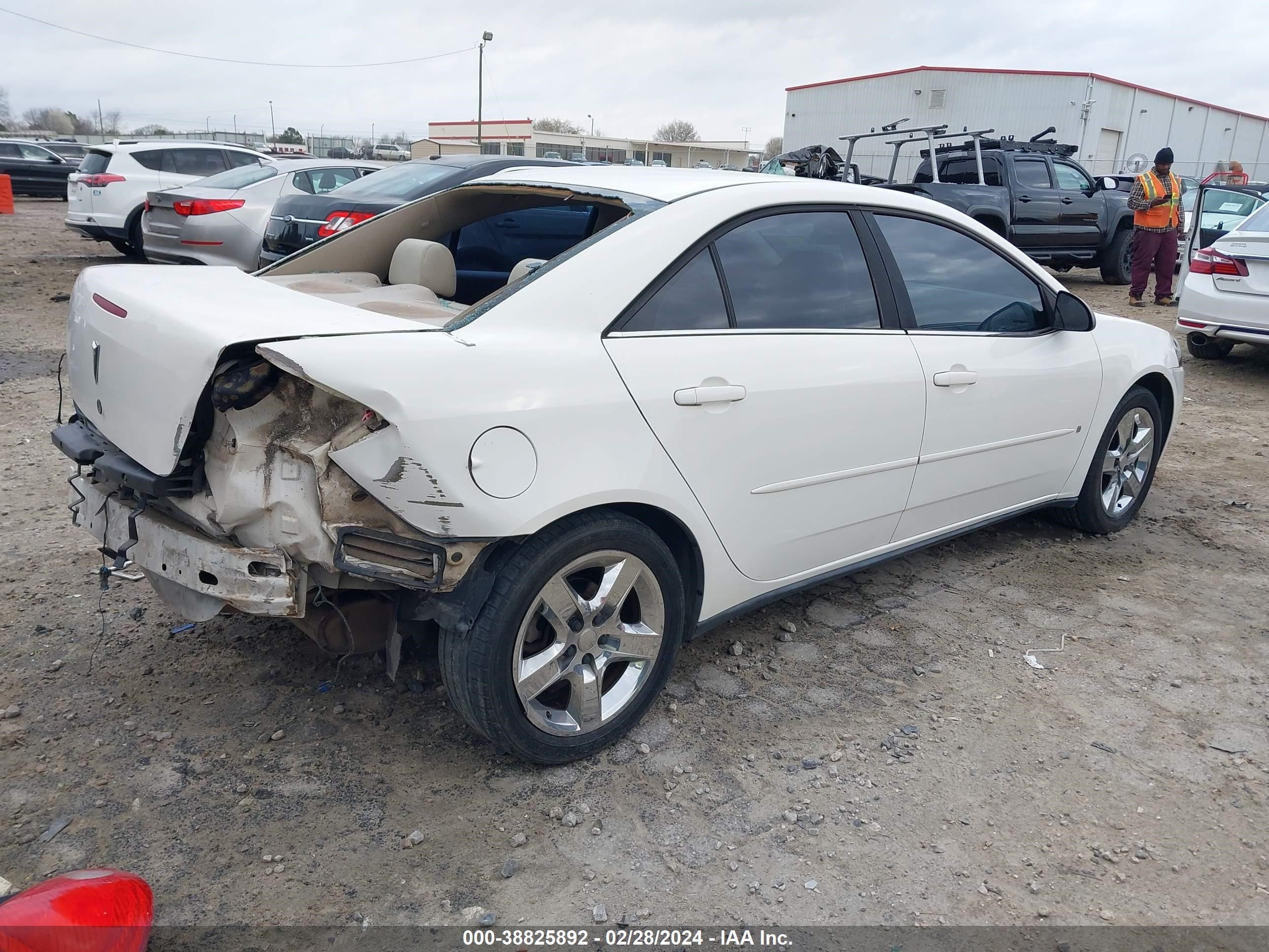 Photo 3 VIN: 1G2ZG57B584116536 - PONTIAC G6 