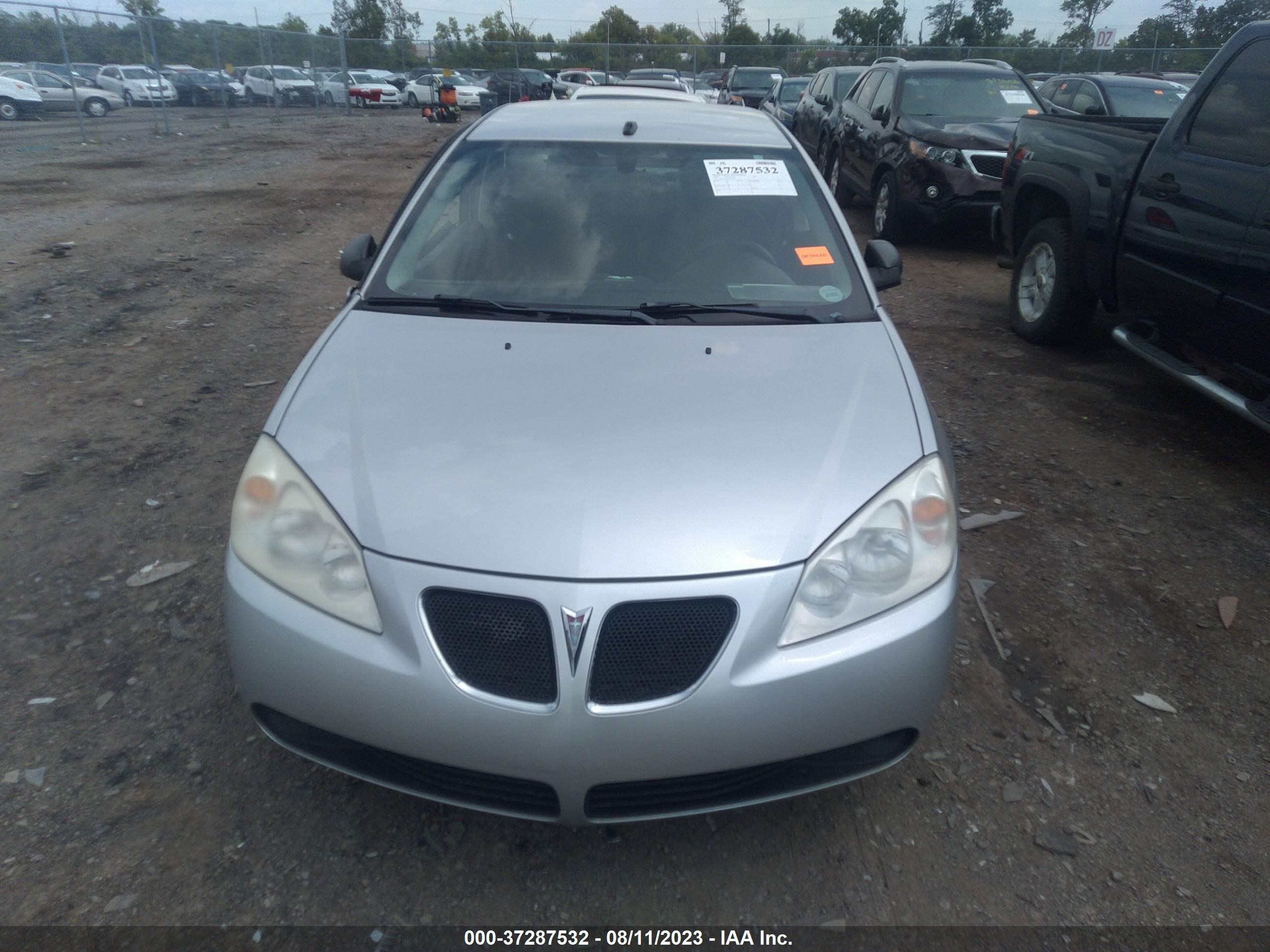 Photo 11 VIN: 1G2ZG57B694203010 - PONTIAC G6 