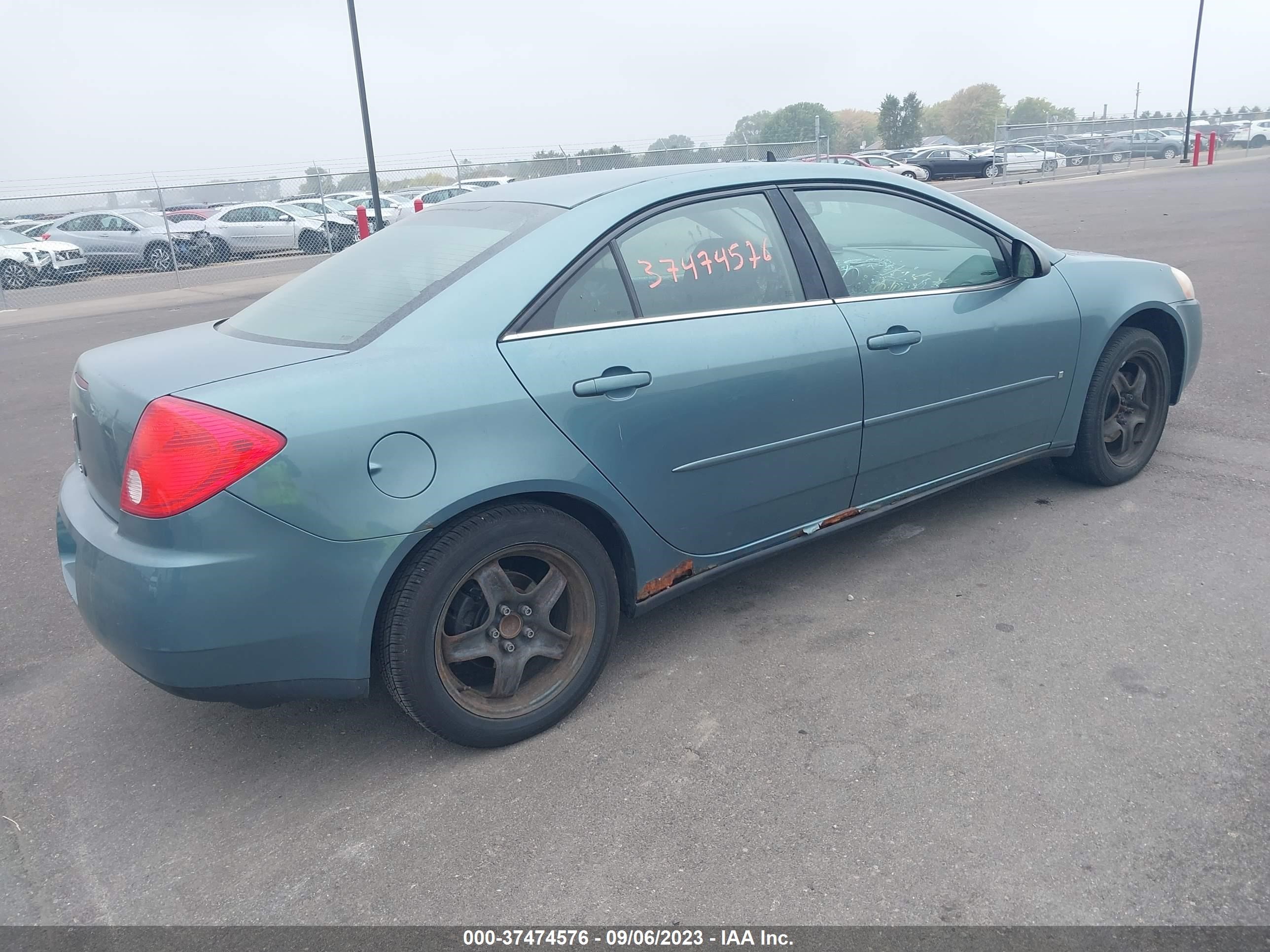 Photo 3 VIN: 1G2ZG57BX94110975 - PONTIAC G6 