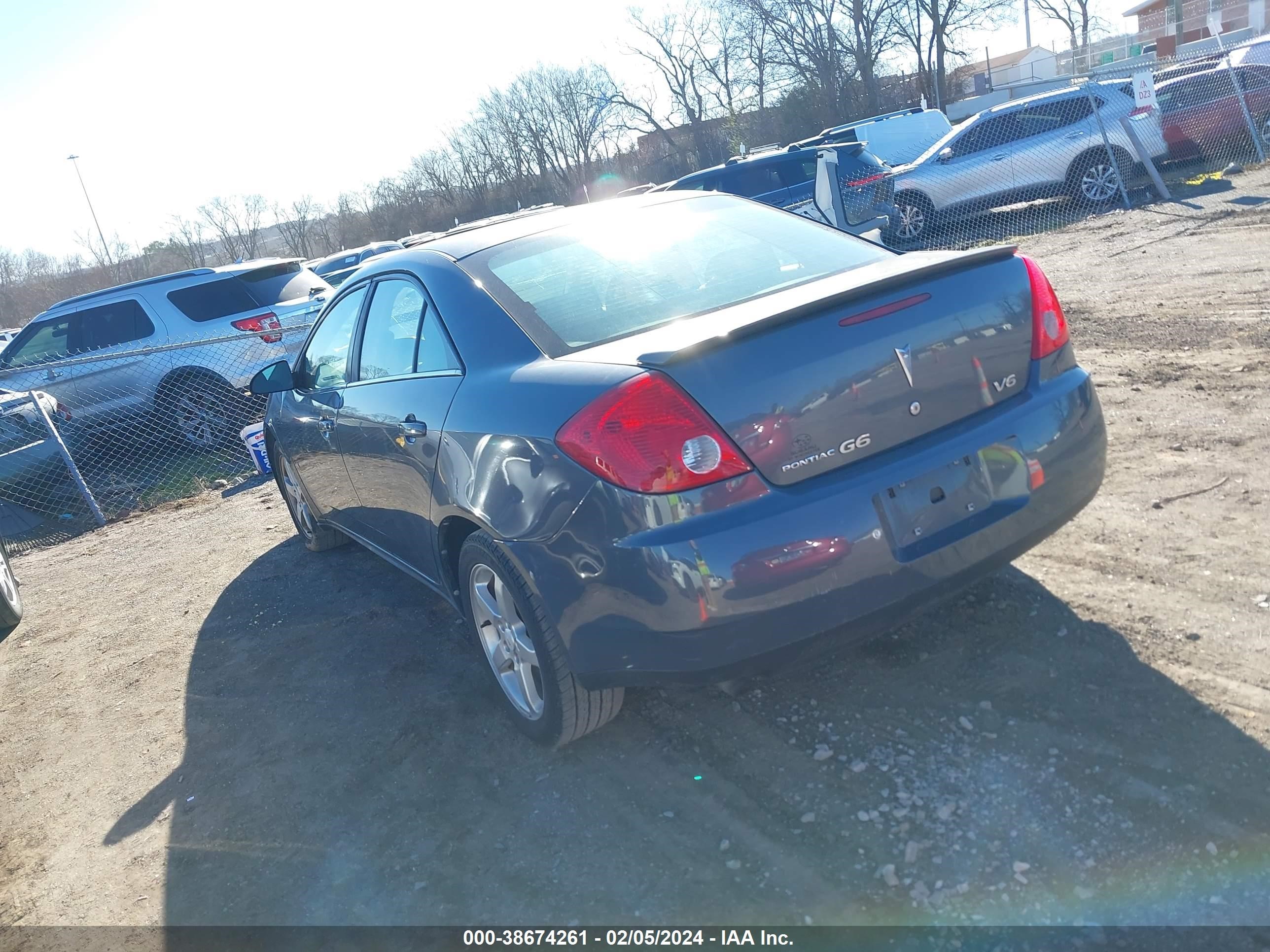 Photo 2 VIN: 1G2ZG57N384242887 - PONTIAC G6 