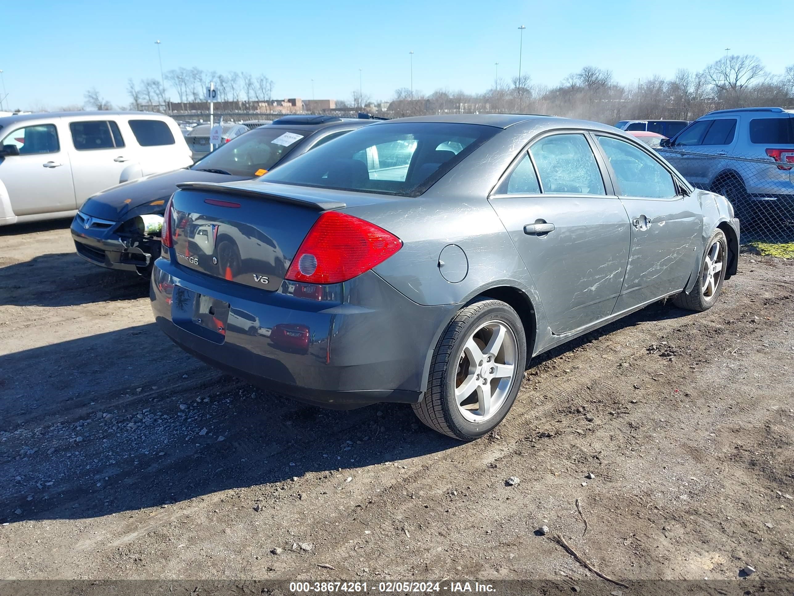 Photo 3 VIN: 1G2ZG57N384242887 - PONTIAC G6 