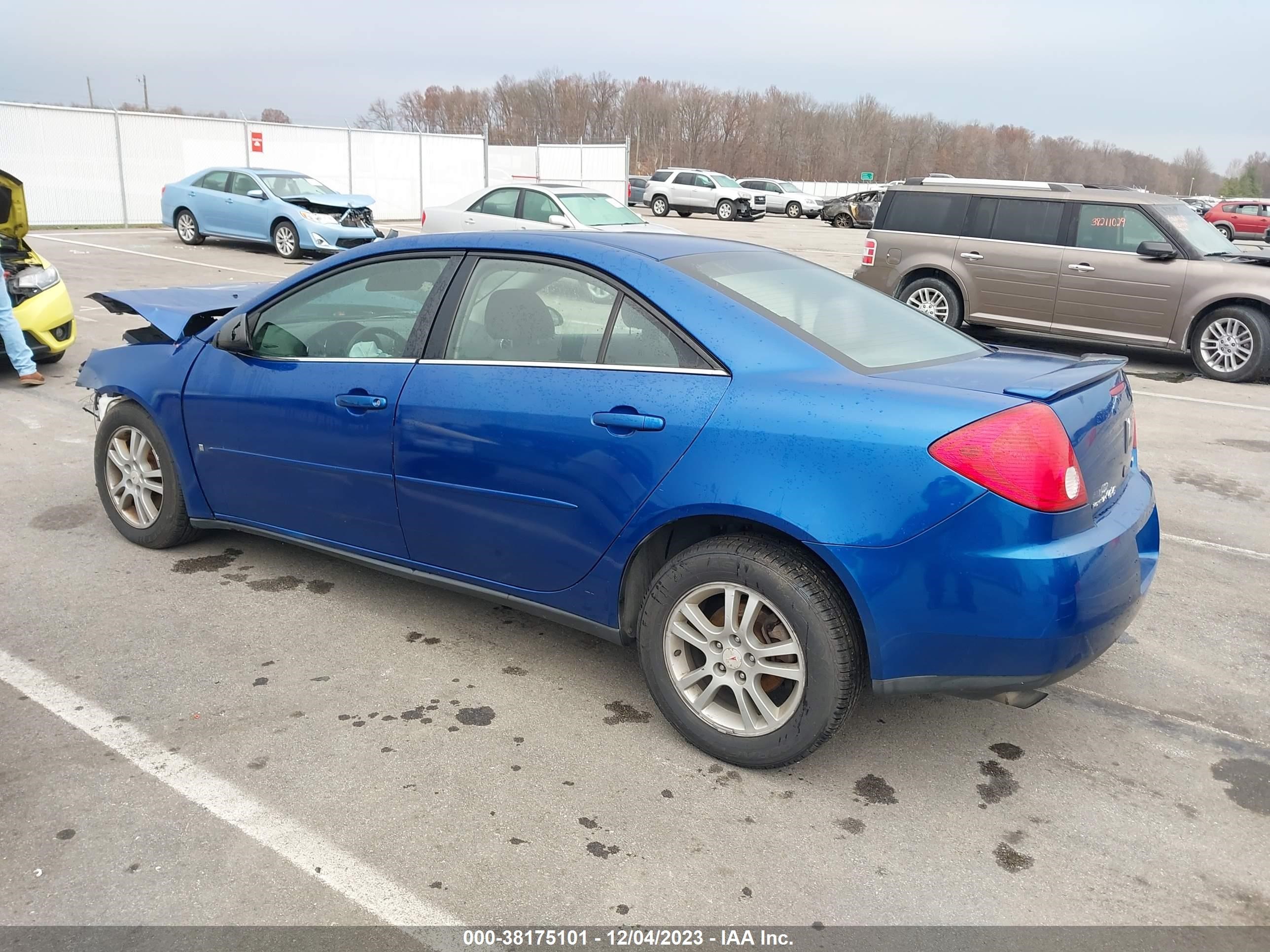 Photo 2 VIN: 1G2ZG57N774238209 - PONTIAC G6 