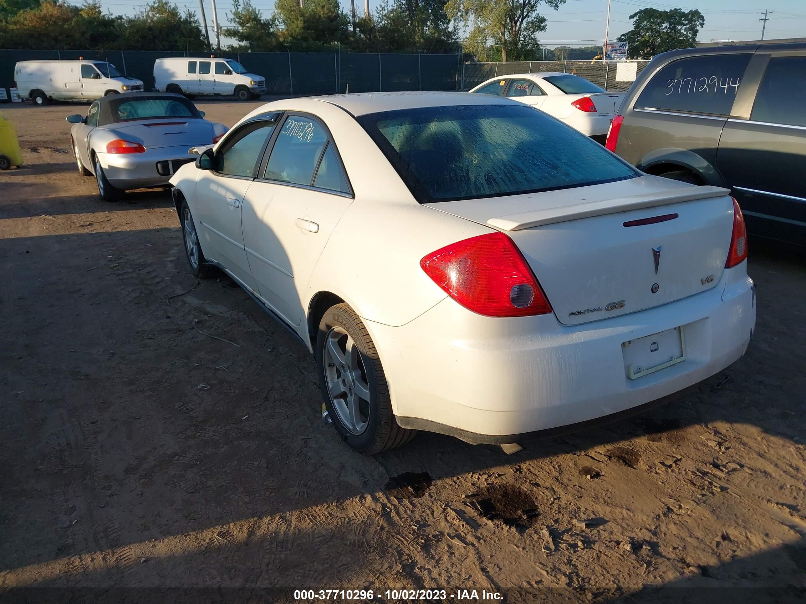 Photo 2 VIN: 1G2ZG57N784158989 - PONTIAC G6 