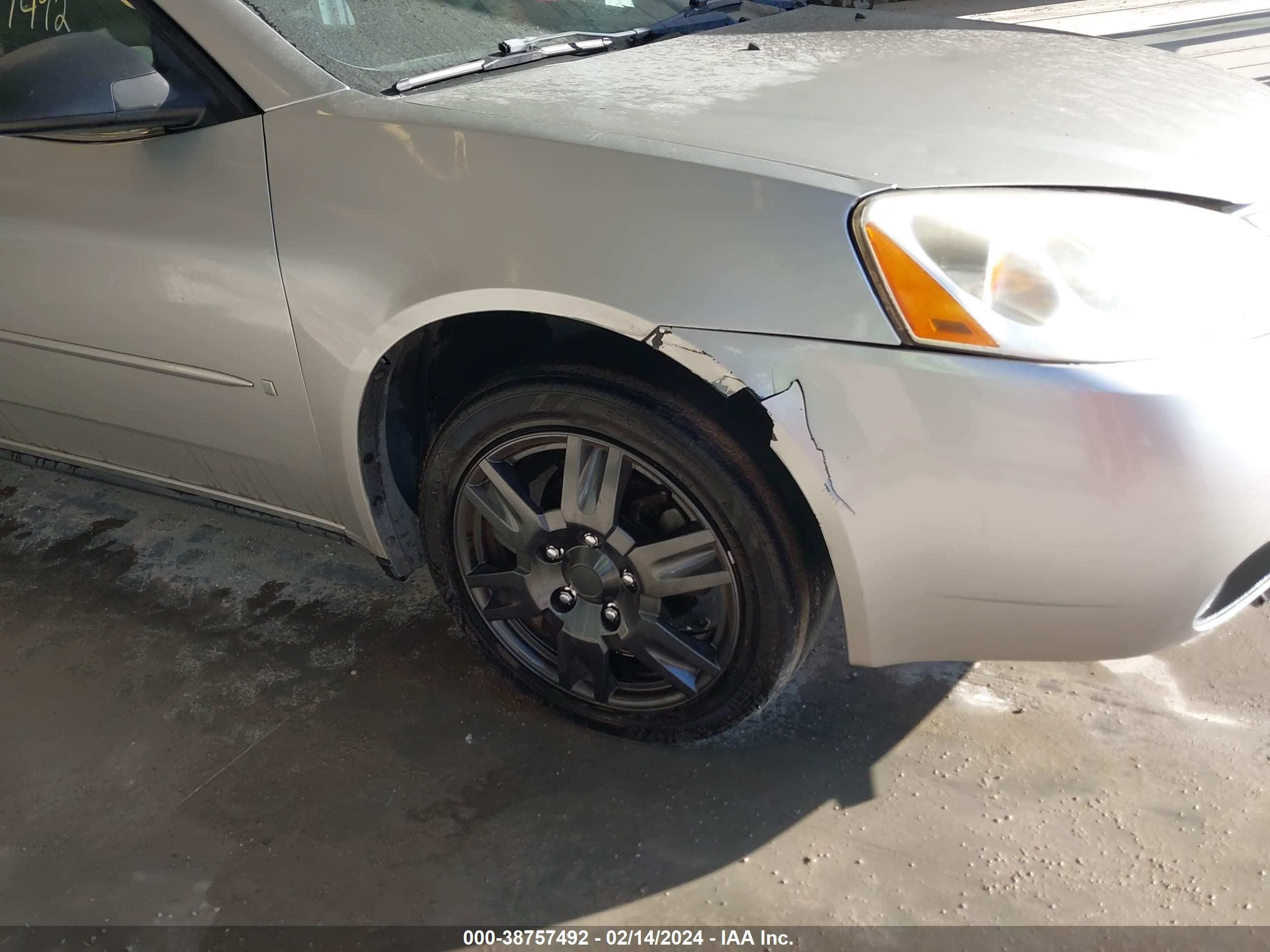 Photo 11 VIN: 1G2ZG58B174272862 - PONTIAC G6 