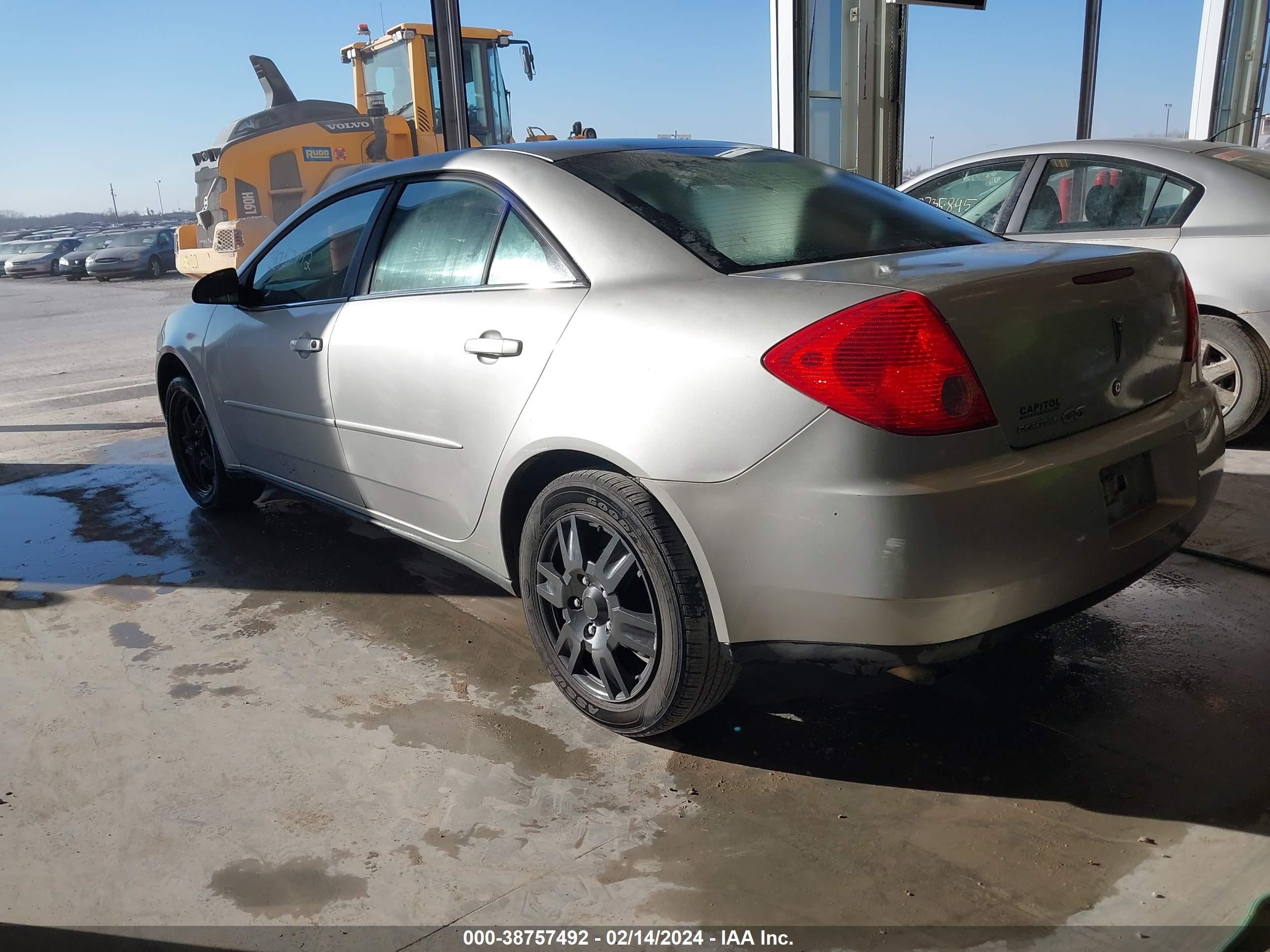 Photo 2 VIN: 1G2ZG58B174272862 - PONTIAC G6 