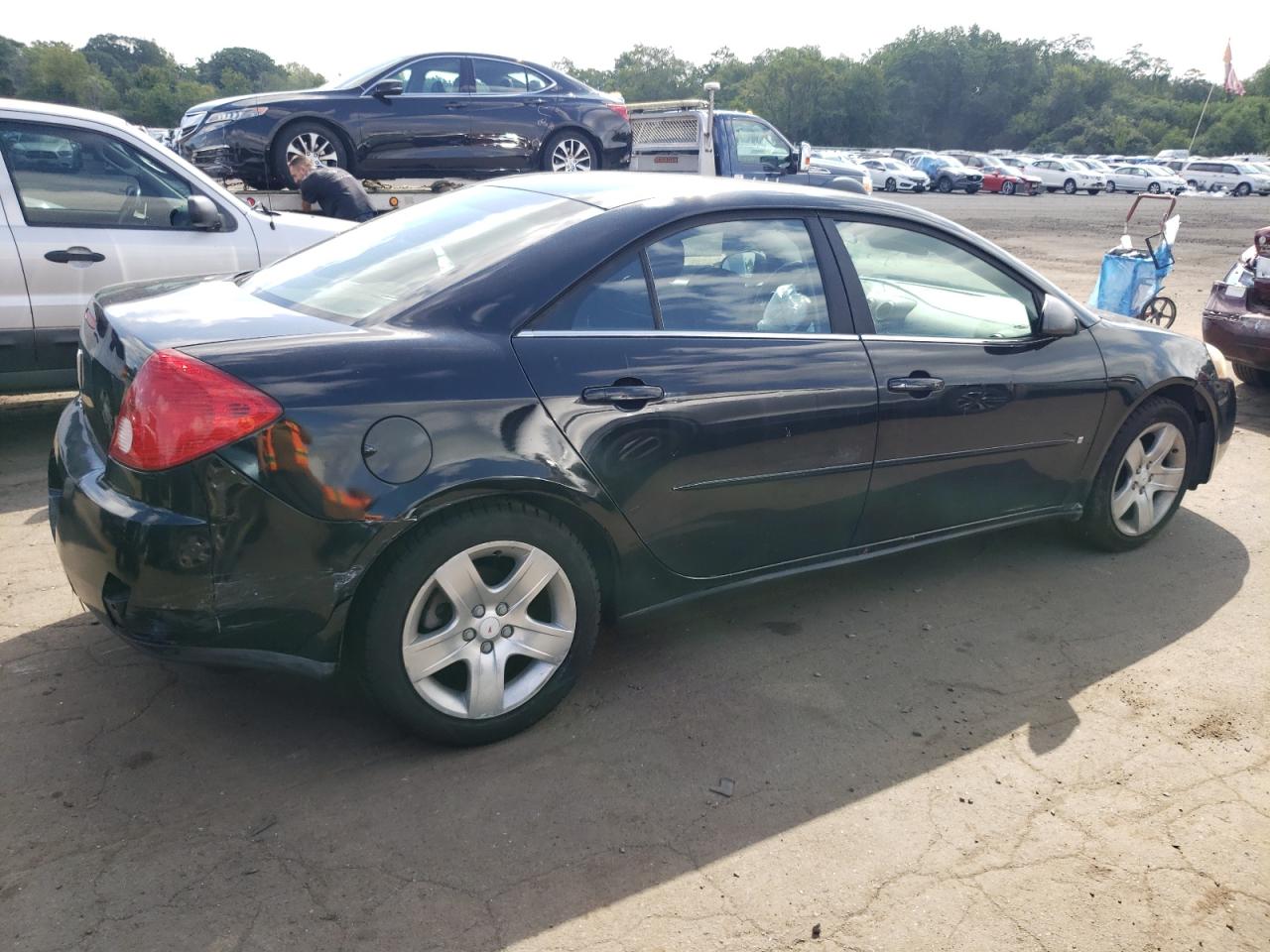 Photo 2 VIN: 1G2ZG58B374124132 - PONTIAC G6 