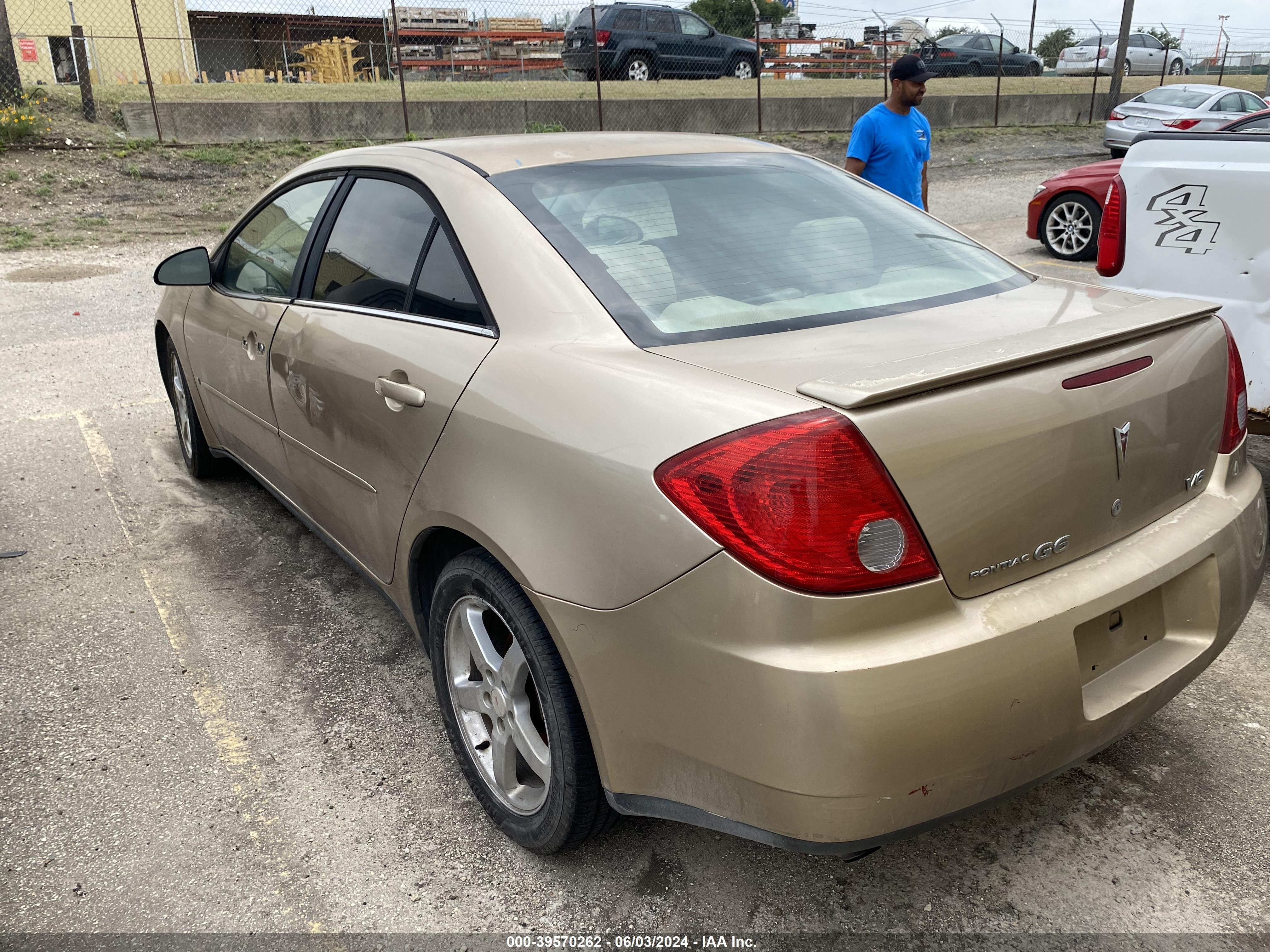 Photo 2 VIN: 1G2ZG58N074116953 - PONTIAC G6 