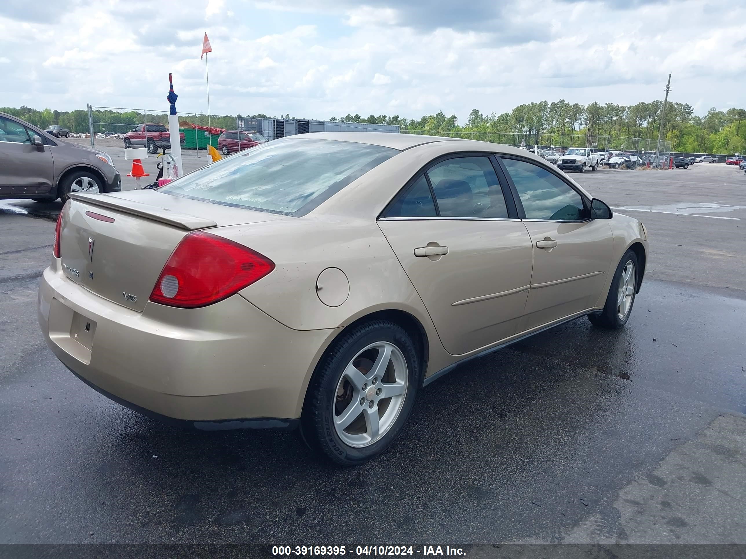 Photo 3 VIN: 1G2ZG58N174128299 - PONTIAC G6 