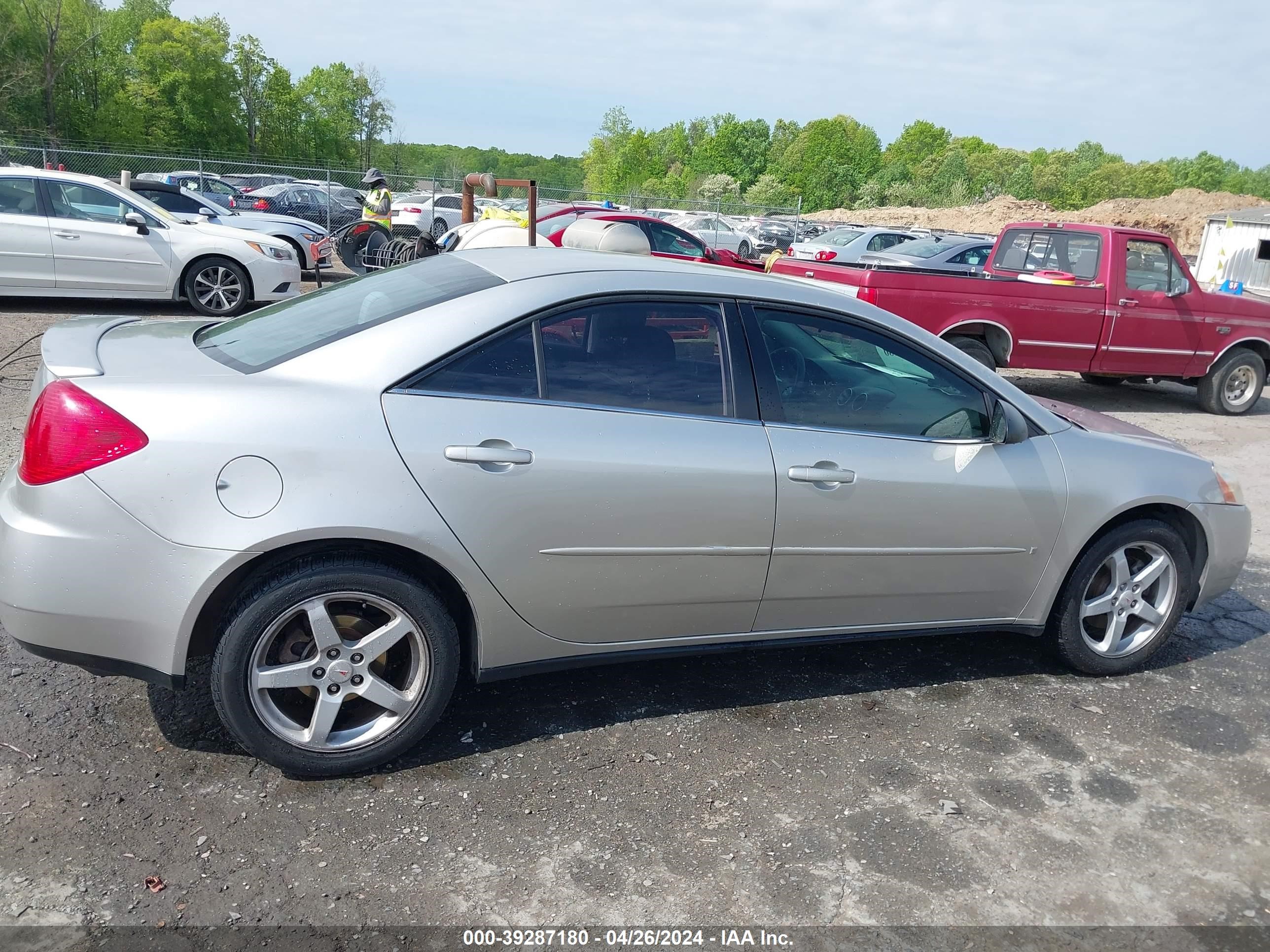 Photo 12 VIN: 1G2ZG58N174152943 - PONTIAC G6 