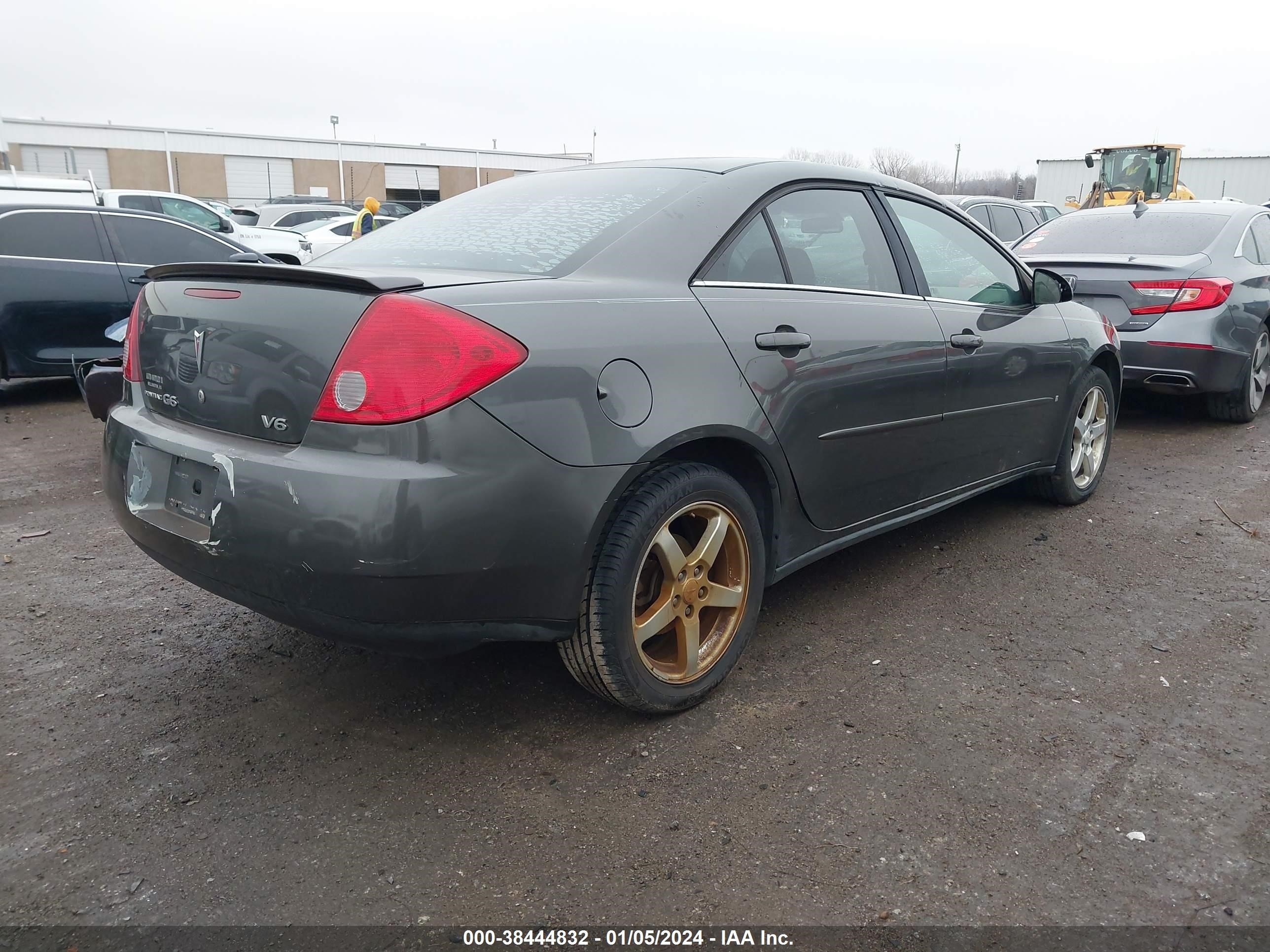 Photo 3 VIN: 1G2ZG58N974136117 - PONTIAC G6 