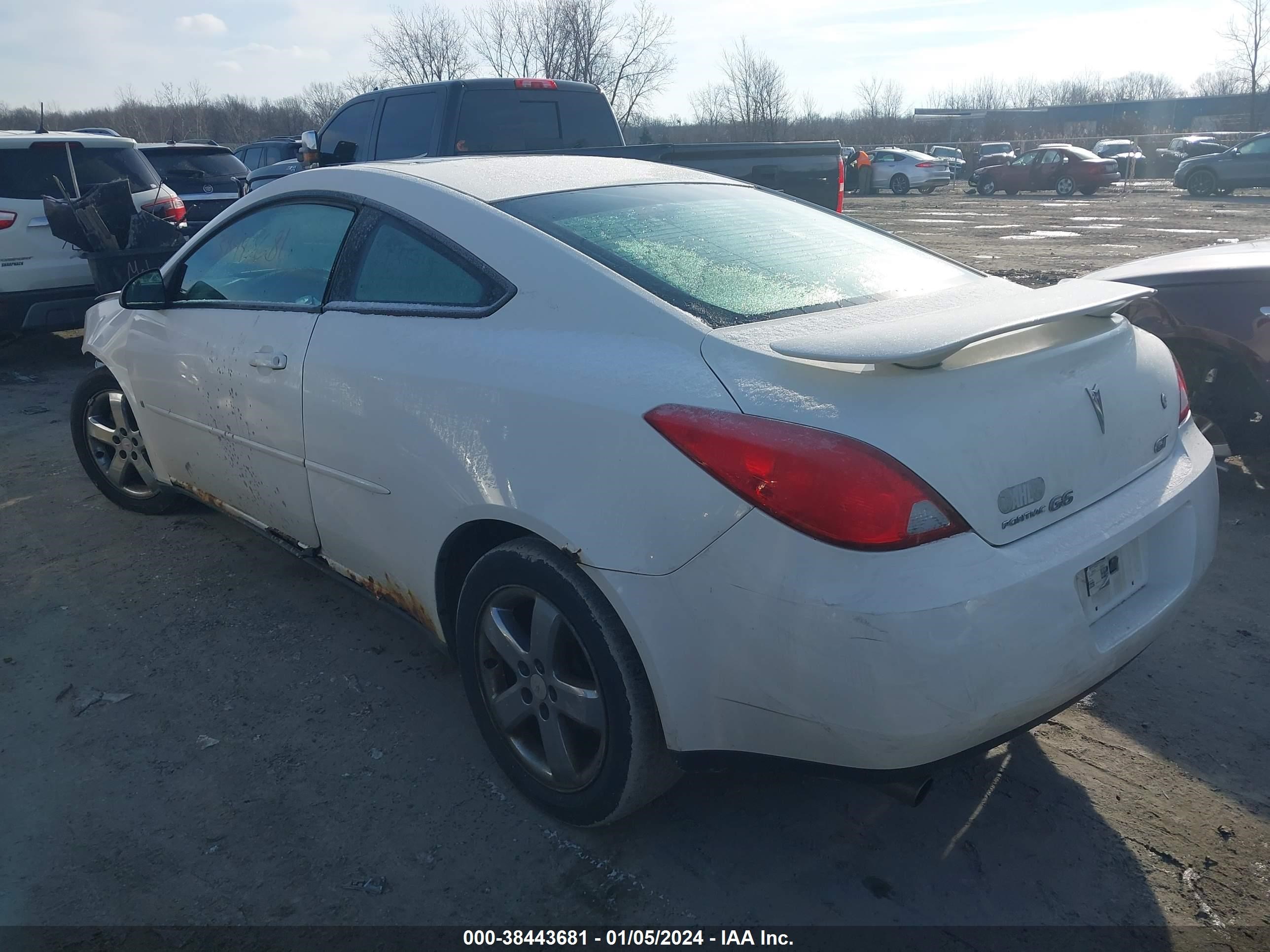 Photo 2 VIN: 1G2ZH158464202446 - PONTIAC G6 