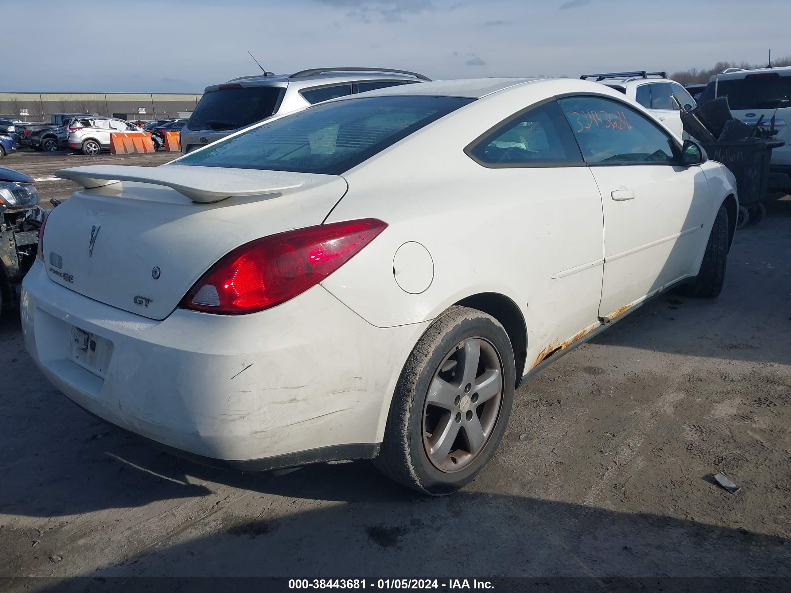 Photo 3 VIN: 1G2ZH158464202446 - PONTIAC G6 