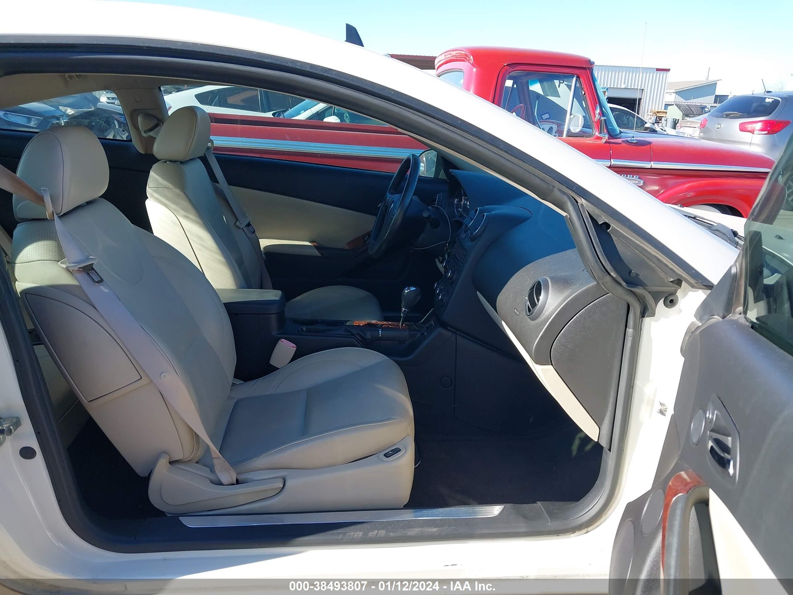 Photo 4 VIN: 1G2ZH17N194226114 - PONTIAC G6 