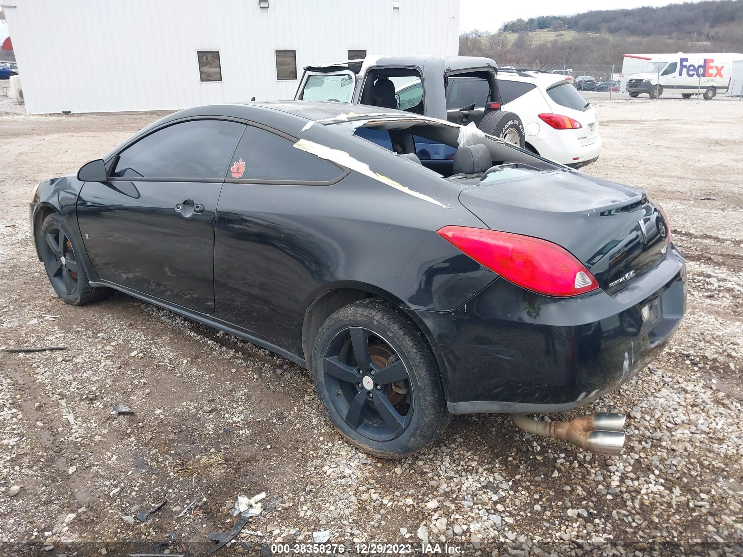 Photo 2 VIN: 1G2ZH17N384178047 - PONTIAC G6 