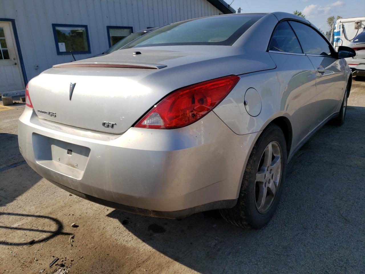 Photo 2 VIN: 1G2ZH36N184262719 - PONTIAC G6 