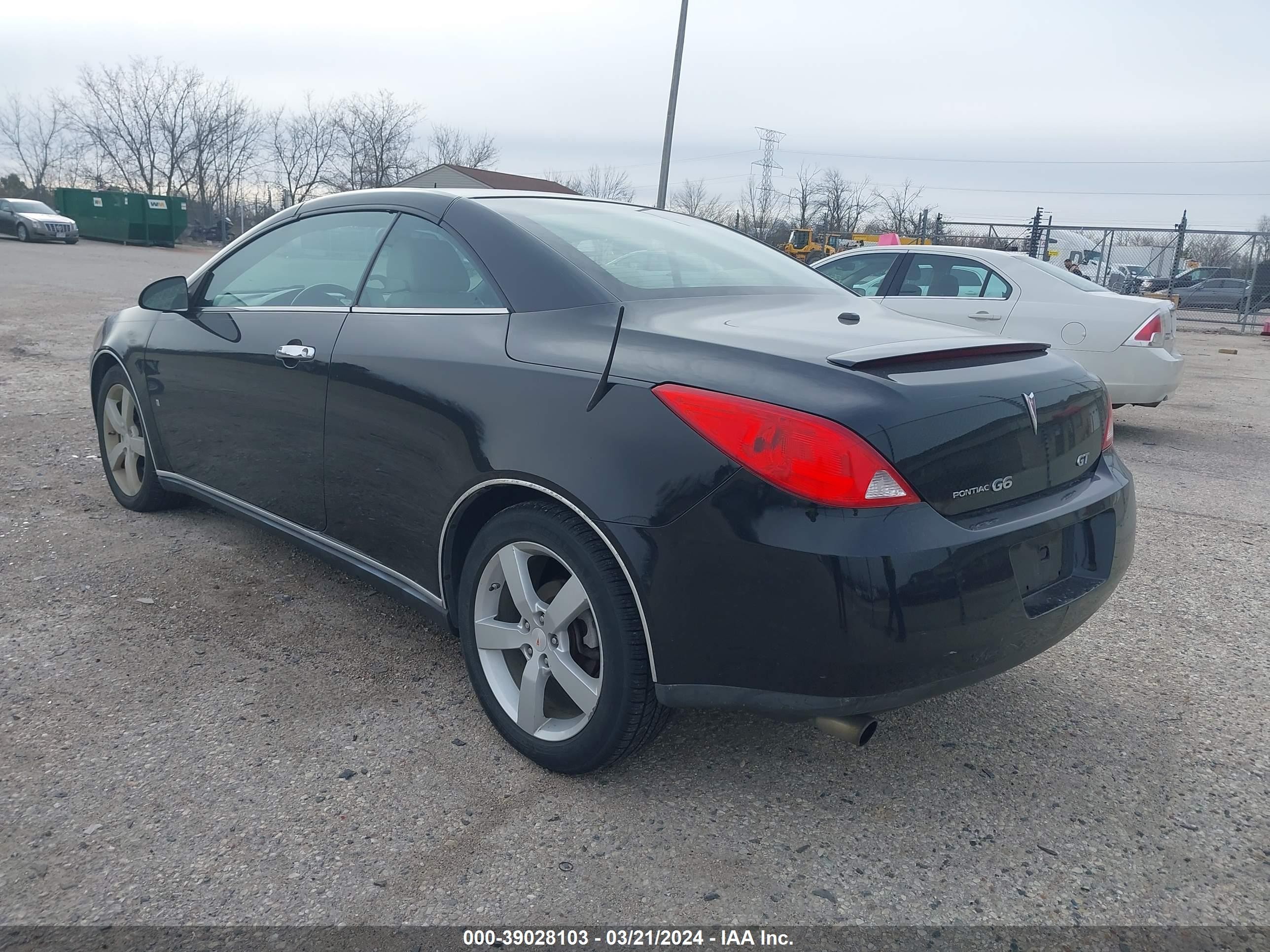 Photo 2 VIN: 1G2ZH36NX84117050 - PONTIAC G6 