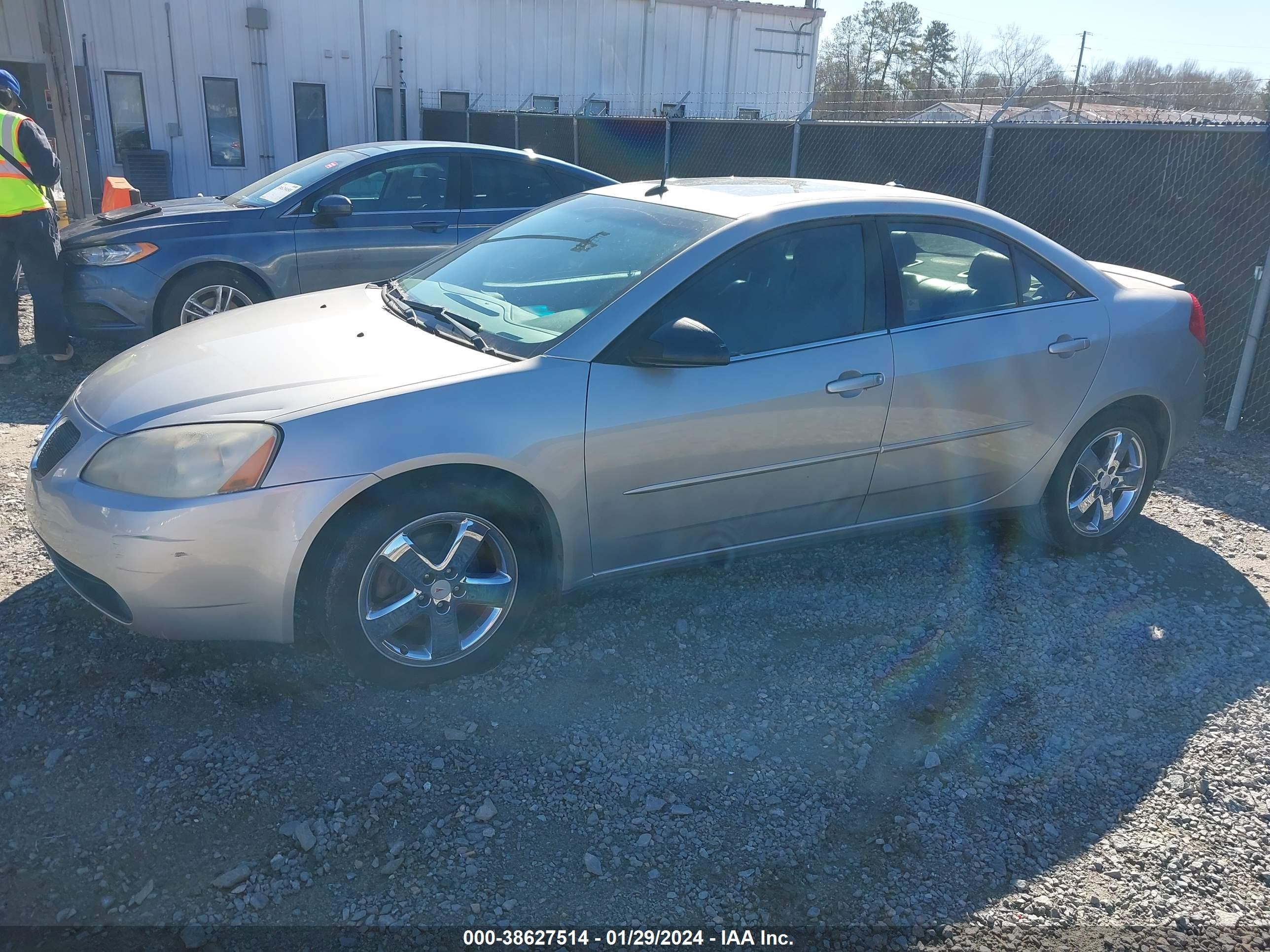 Photo 1 VIN: 1G2ZH528154111807 - PONTIAC G6 