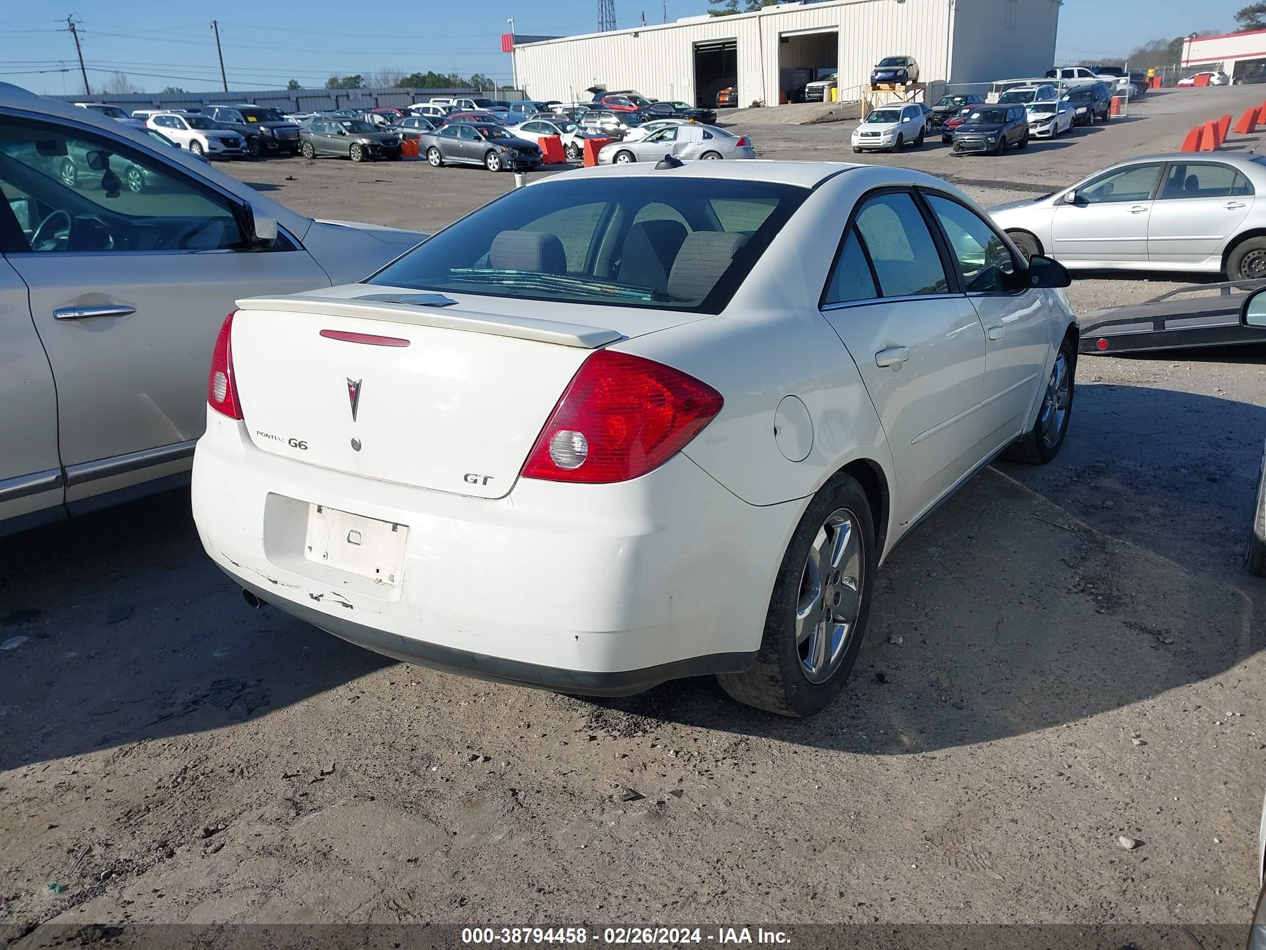 Photo 3 VIN: 1G2ZH528354152634 - PONTIAC G6 